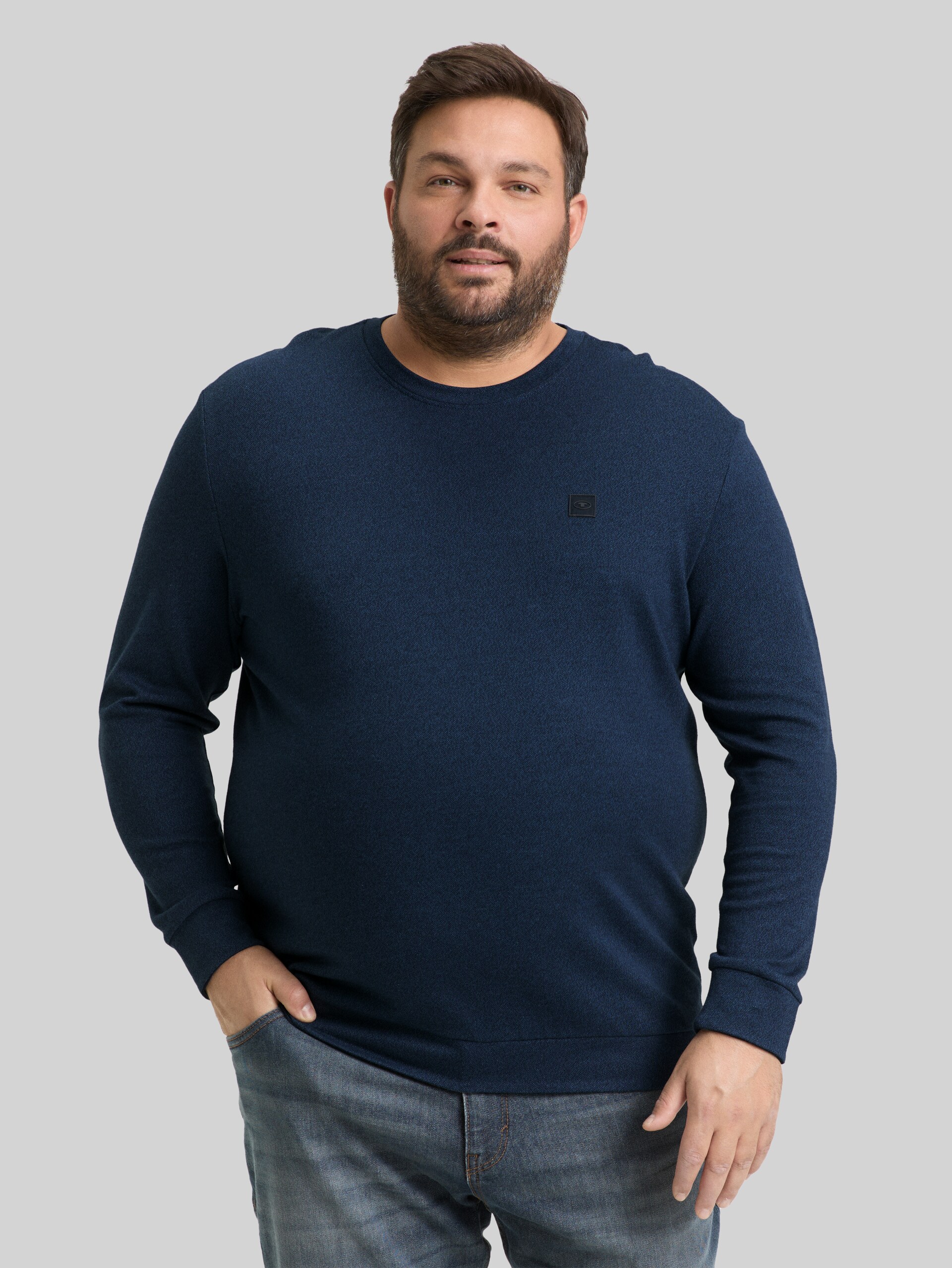 Plus Size - Long-sleeved shirt with logo badge - real teal grindle structure - Neckline model front view