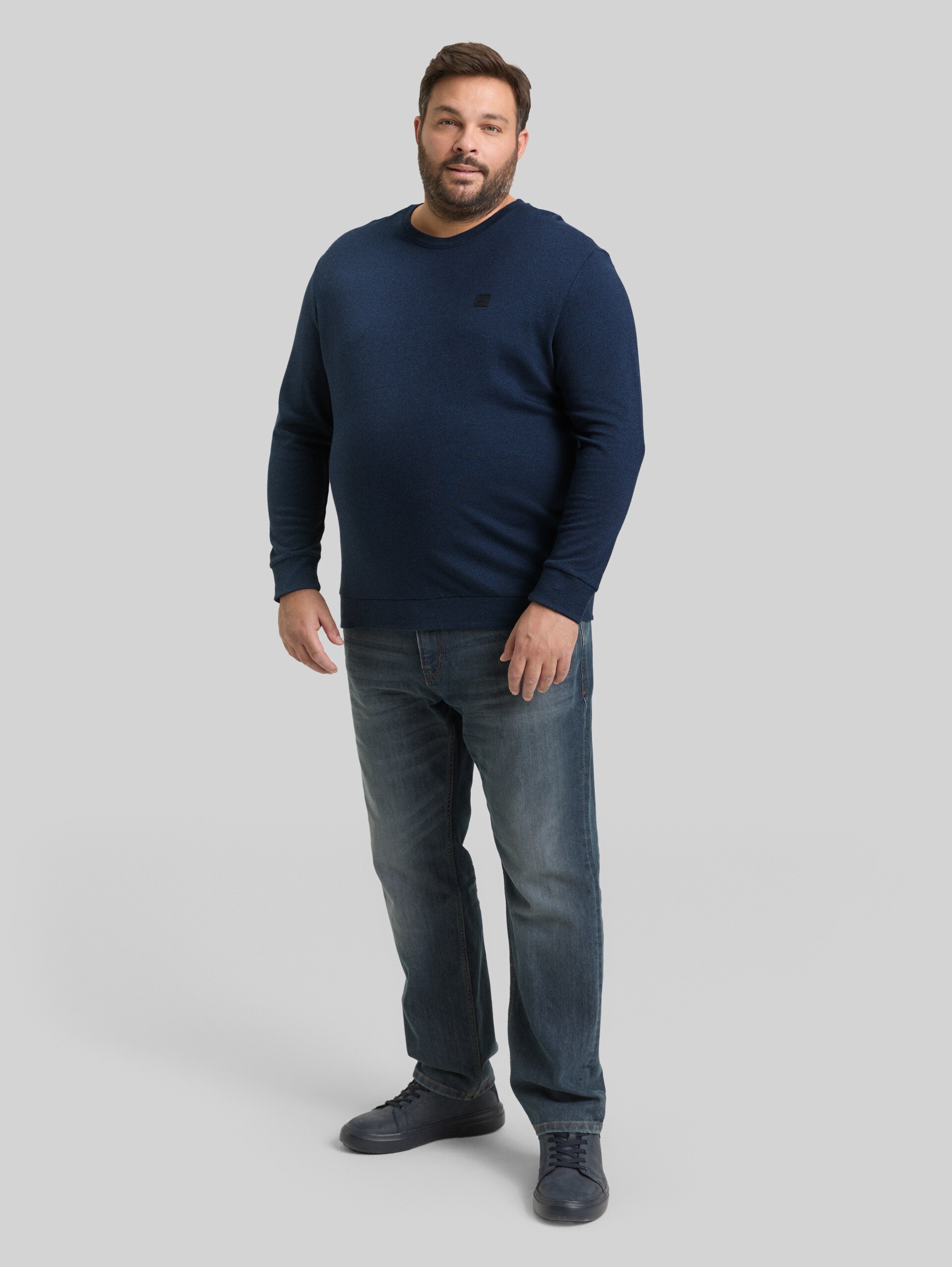Plus Size - Long-sleeved shirt with logo badge - real teal grindle structure - Model front view