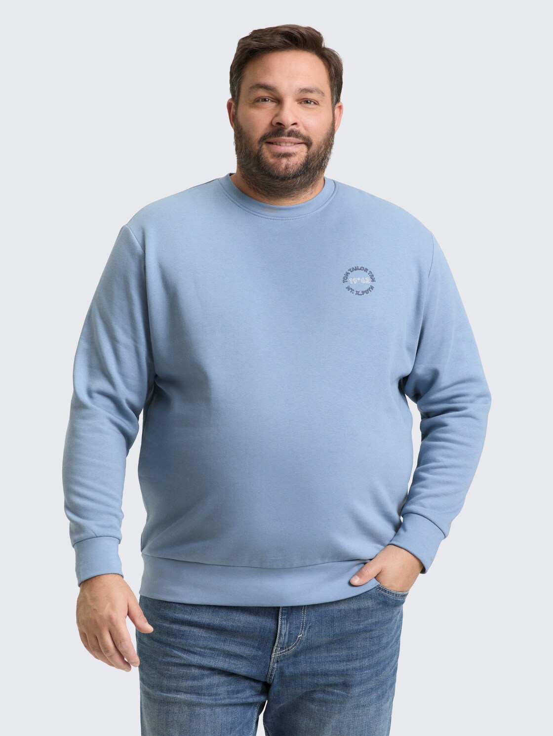 Plus Size - Sweatshirt mit Logo-Print - faded denim blue - Ausschnitt Model-Vorderansicht