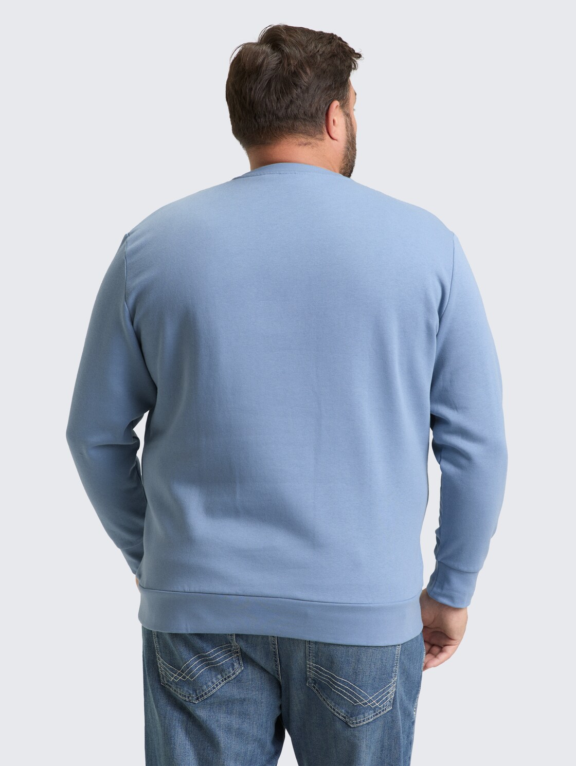 Plus Size - Sweatshirt mit Logo-Print - faded denim blue - Auschnitt Model-Rückansicht