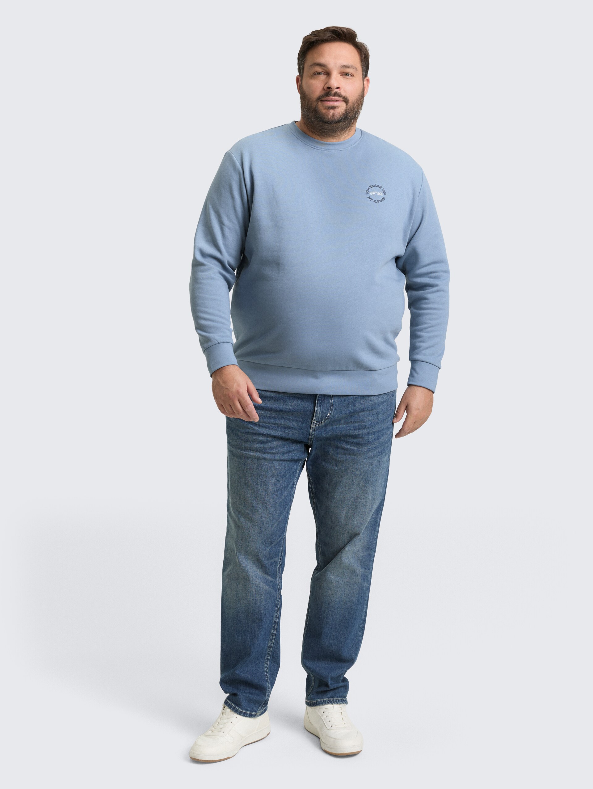 Plus Size - Sweatshirt mit Logo-Print - faded denim blue - Model-Vorderansicht