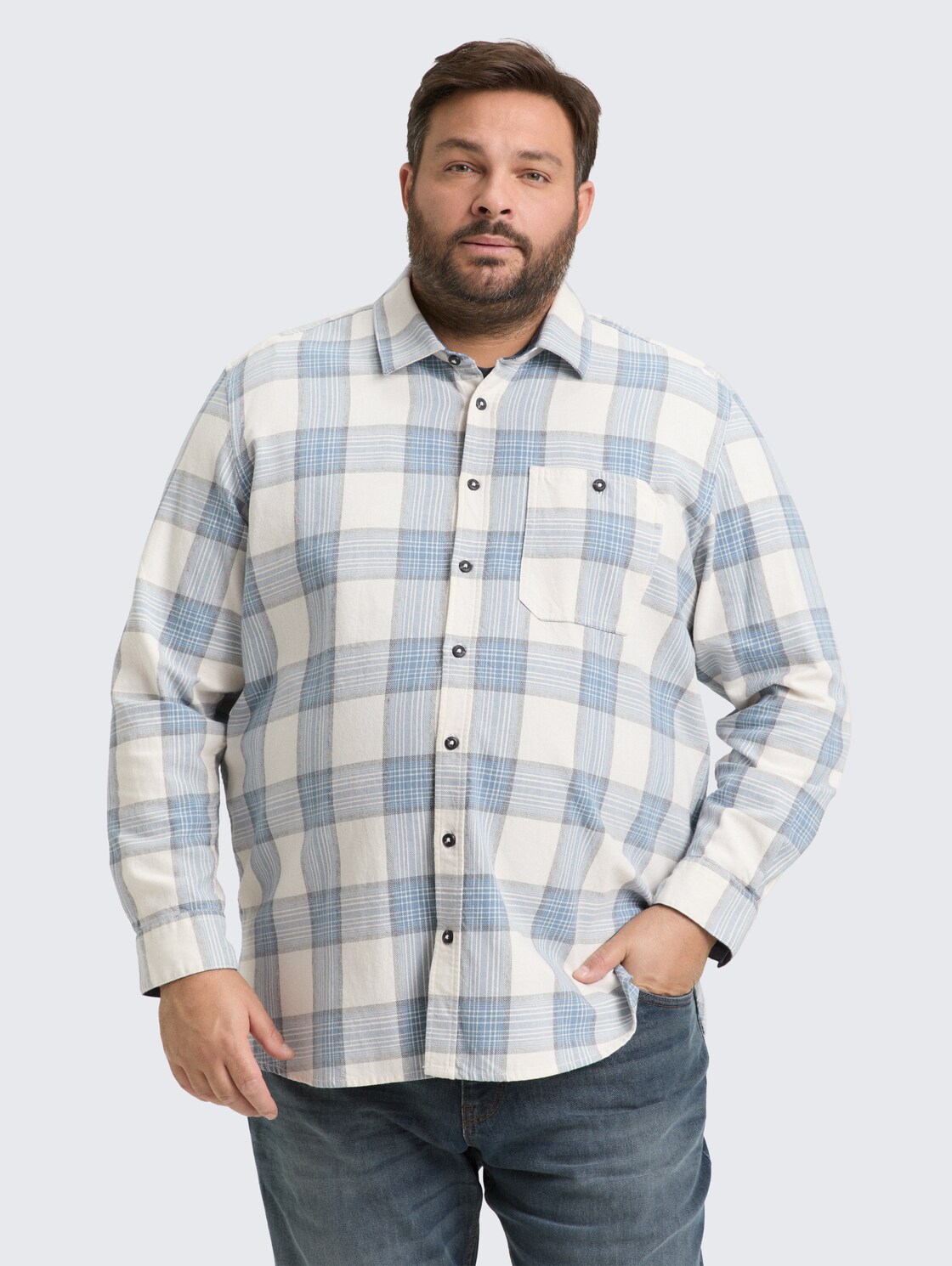 Plus Size - Hemd mit Karomuster - white light blue check - Ausschnitt Model-Vorderansicht