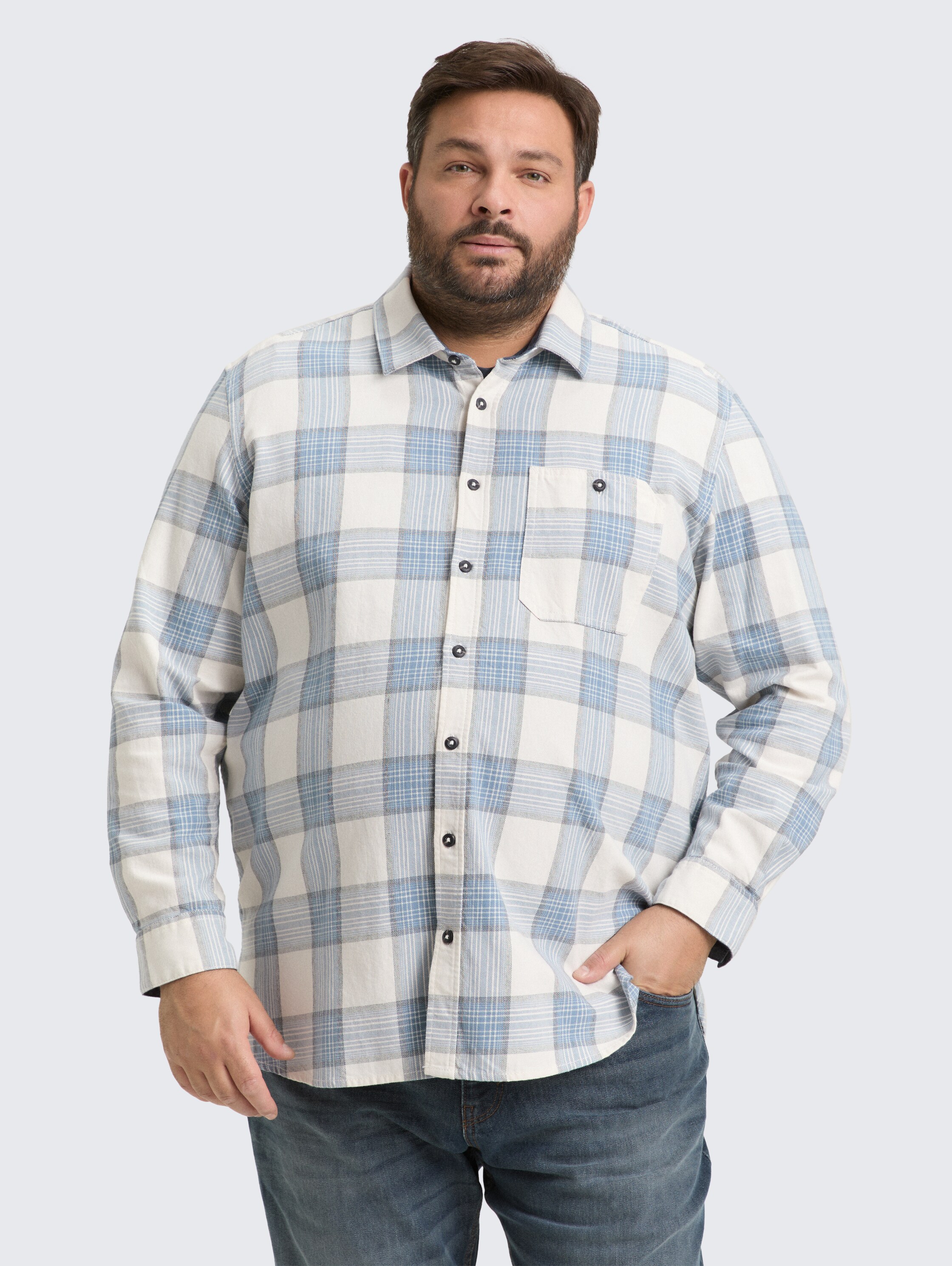 Plus Size - Hemd mit Karomuster - white light blue check - Ausschnitt Model-Vorderansicht