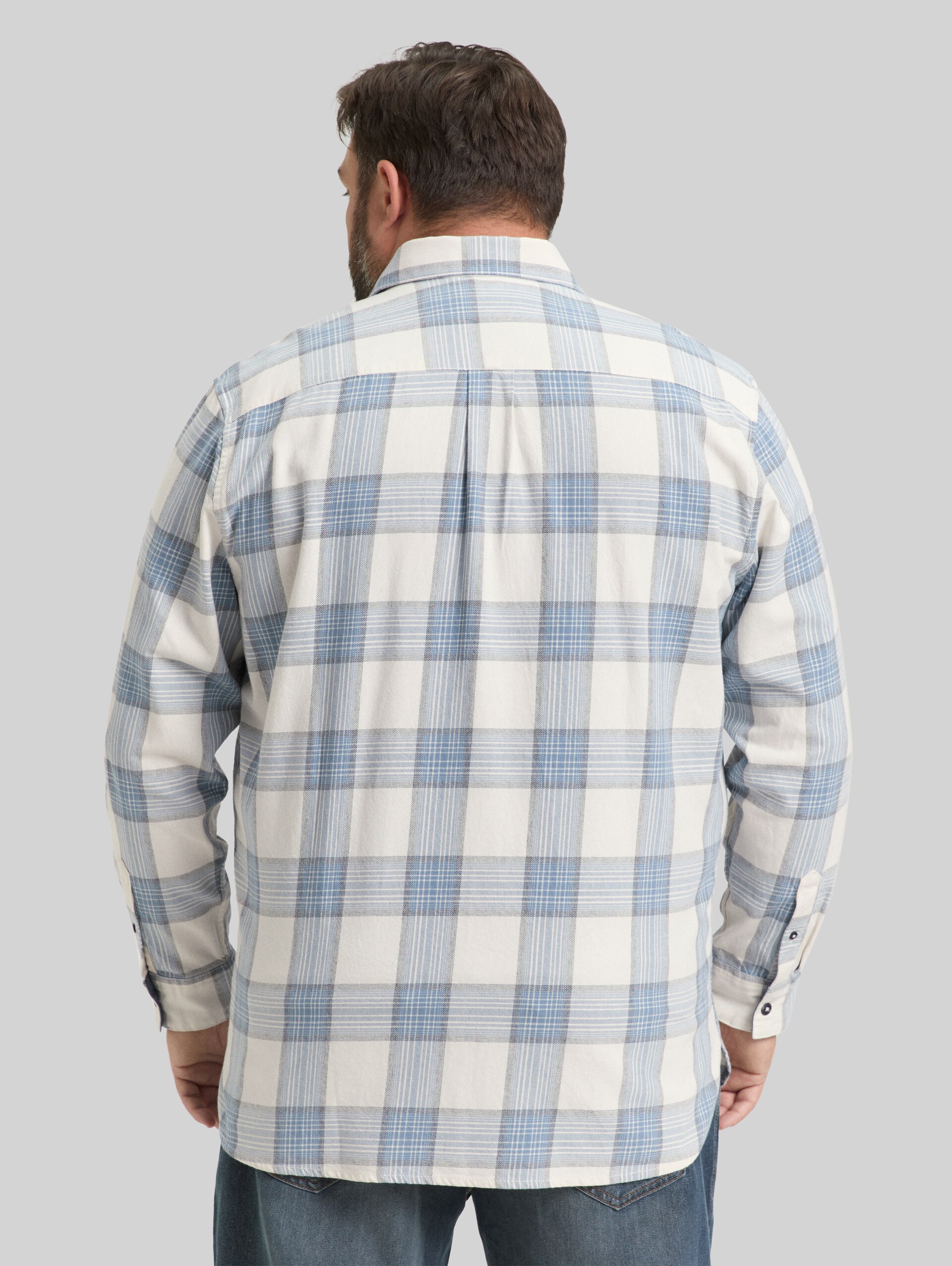 Plus Size - Hemd mit Karomuster - white light blue check - Auschnitt Model-Rückansicht
