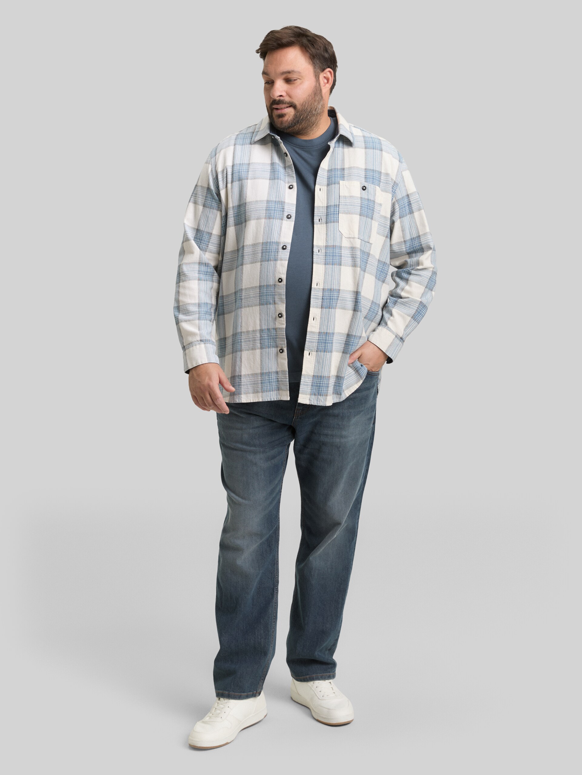 Plus Size - Hemd mit Karomuster - white light blue check - Model-Vorderansicht