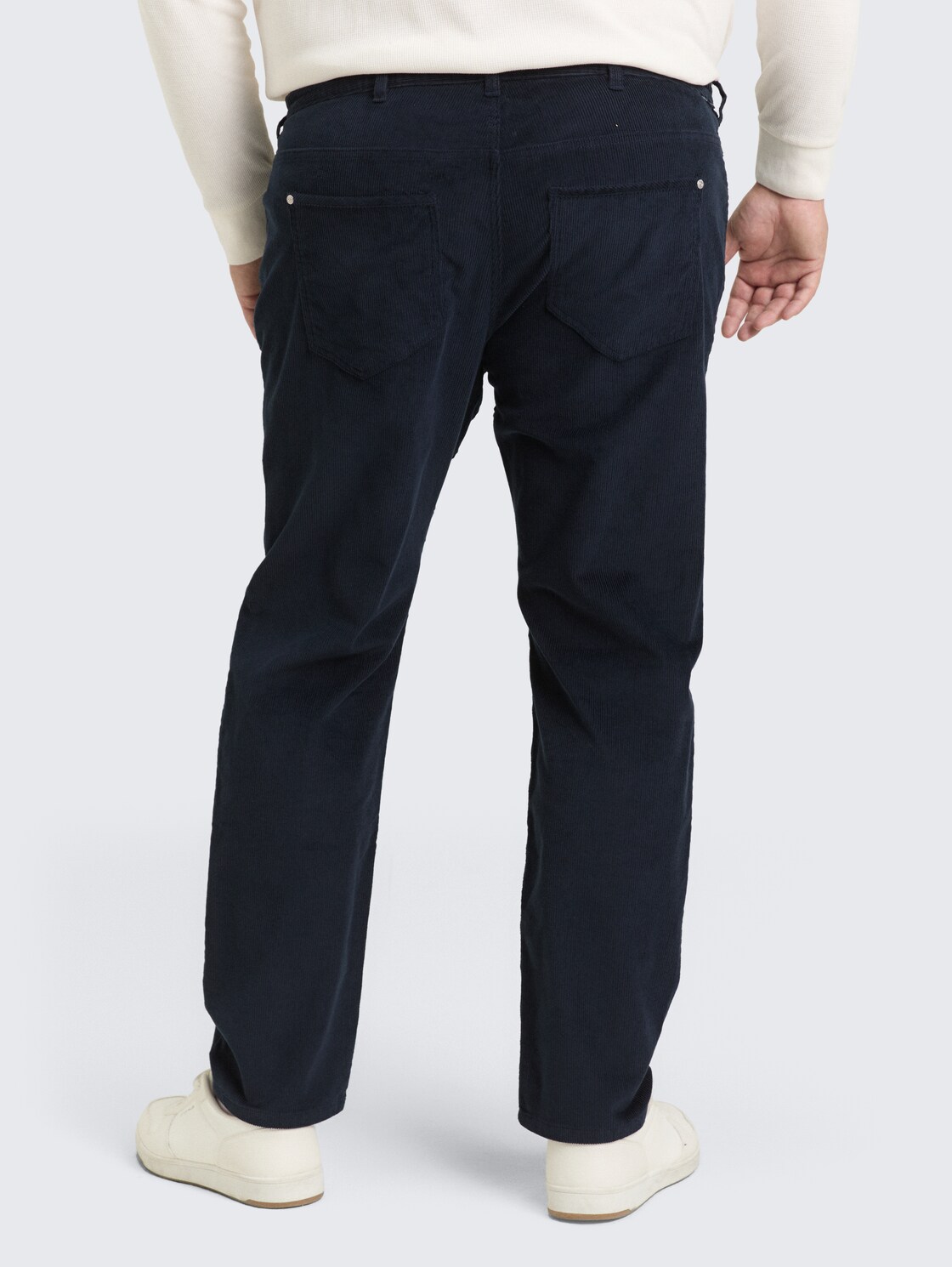 Plus Size - Regular Fit Cordhose - sky captain blue - Auschnitt Model-Rückansicht