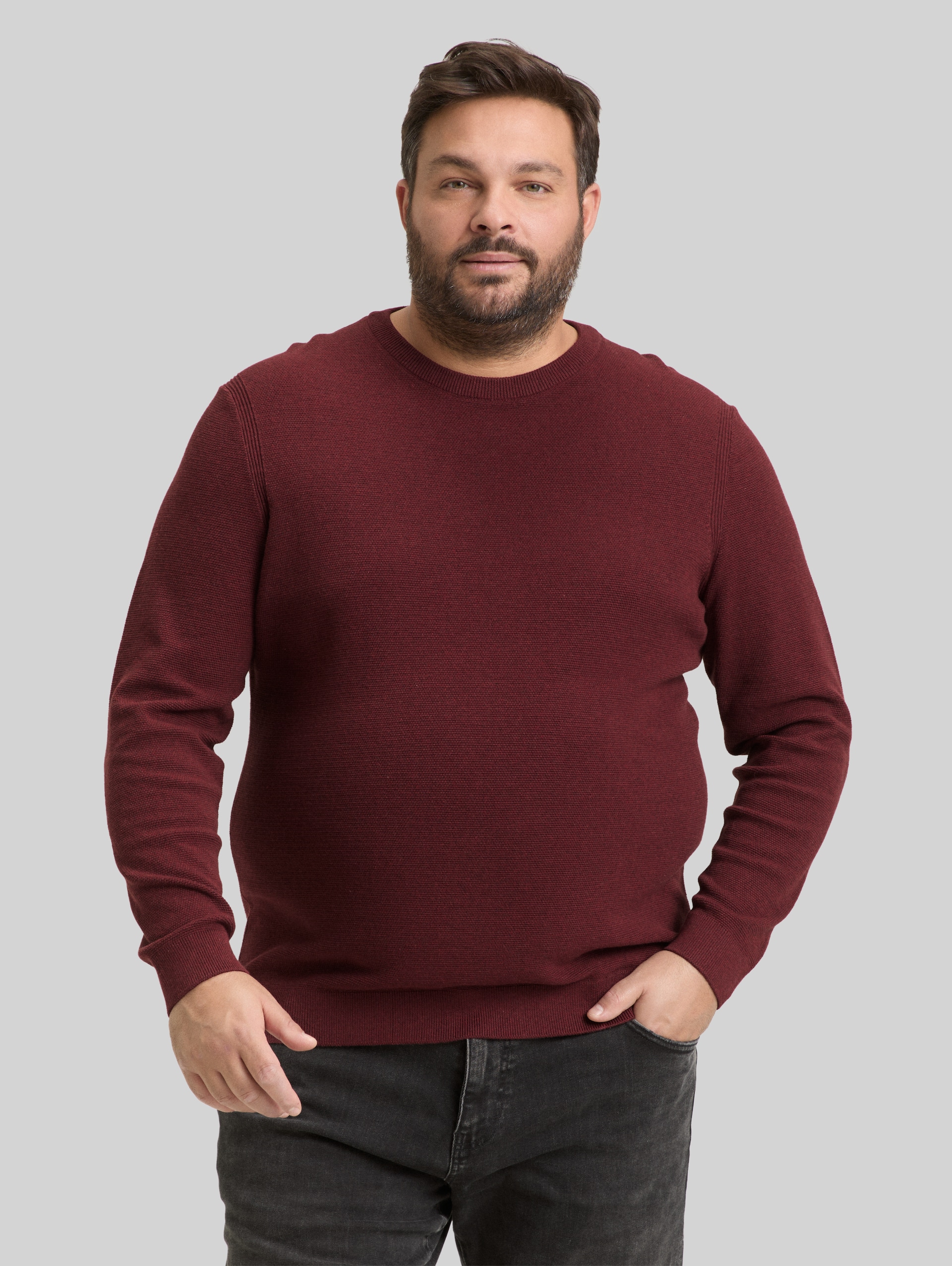 Plus Size - Gebreide trui van katoen - bordeaux melange - Nek model vooraanzicht
