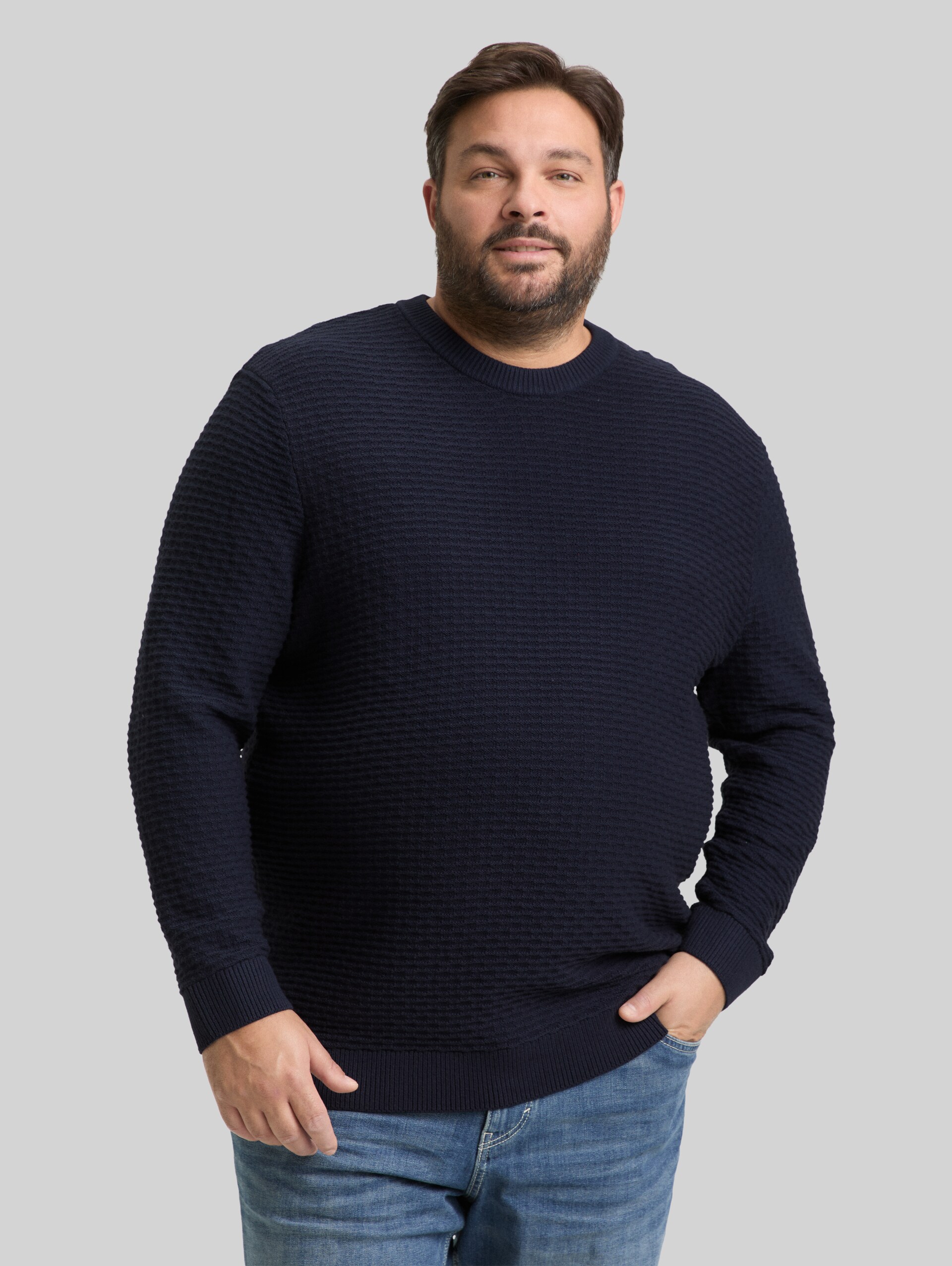 Plus Size - Knitted jumper with round neckline - sky captain blue - Neckline model front view