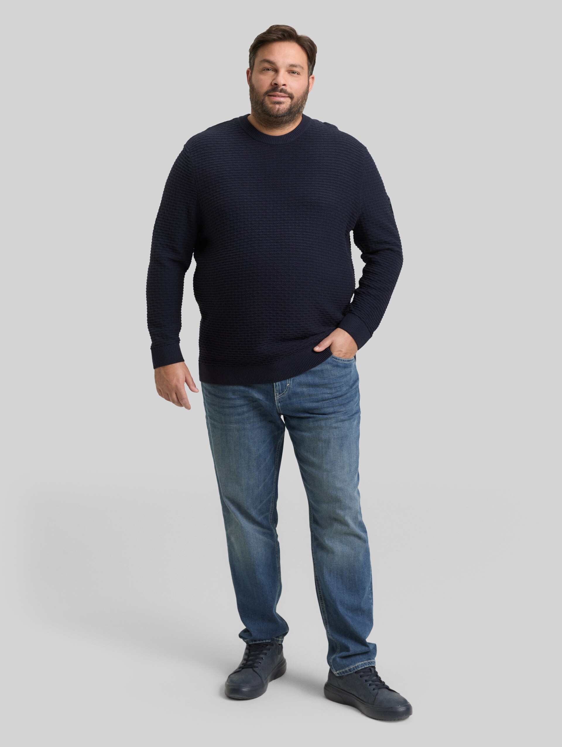 Plus Size - Knitted jumper with round neckline - sky captain blue - Model front view