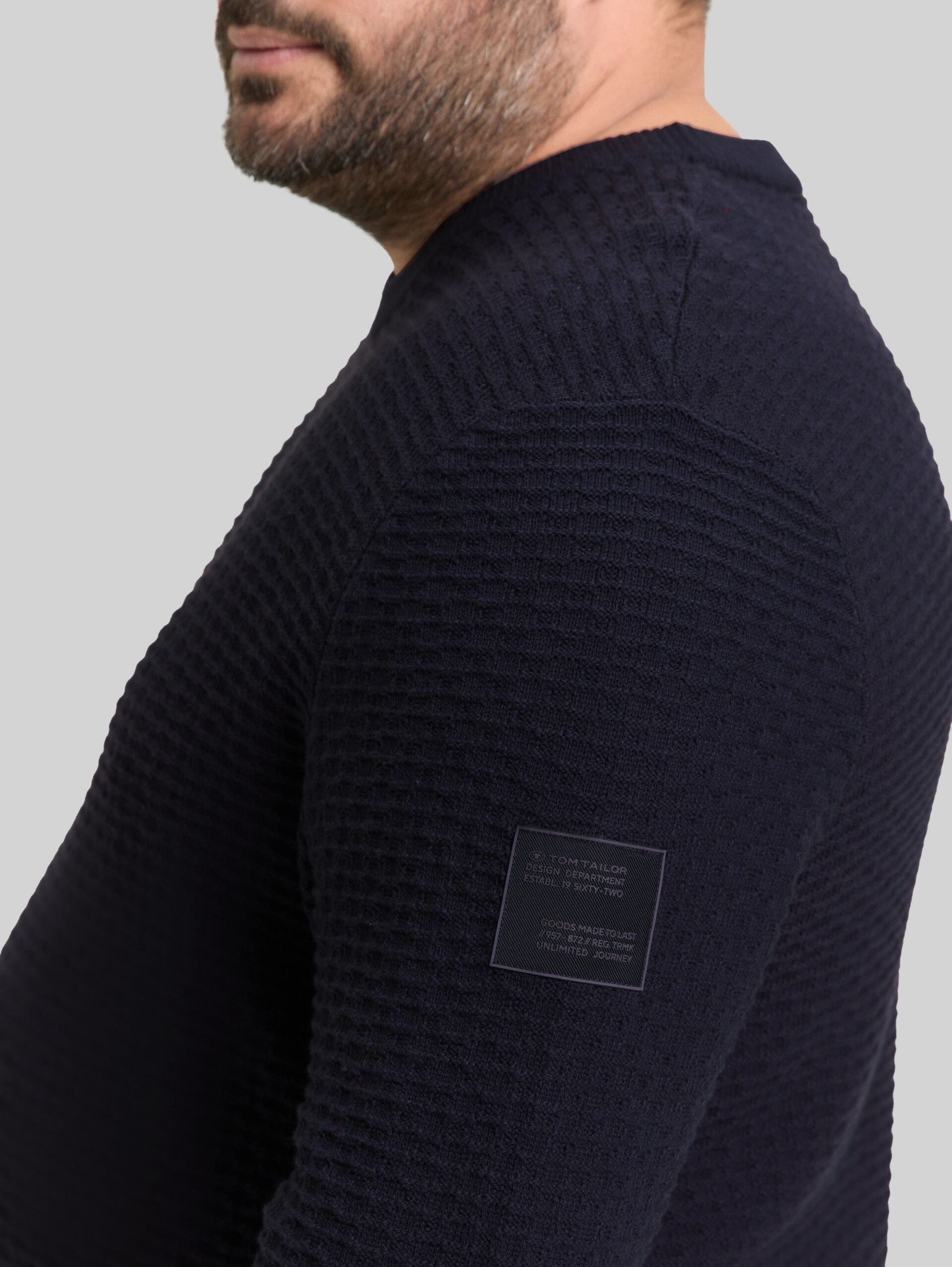 Plus Size - Knitted jumper with round neckline - sky captain blue - Detail model view