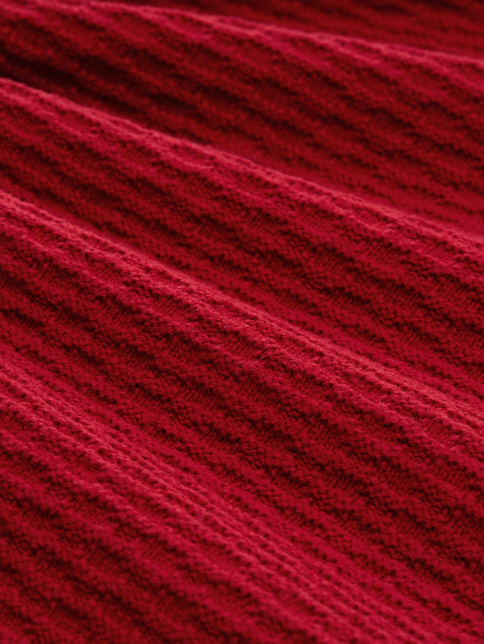 Plus Size - Strickpullover mit Rundhalsausschnitt - Coach Red - Material-Ansicht