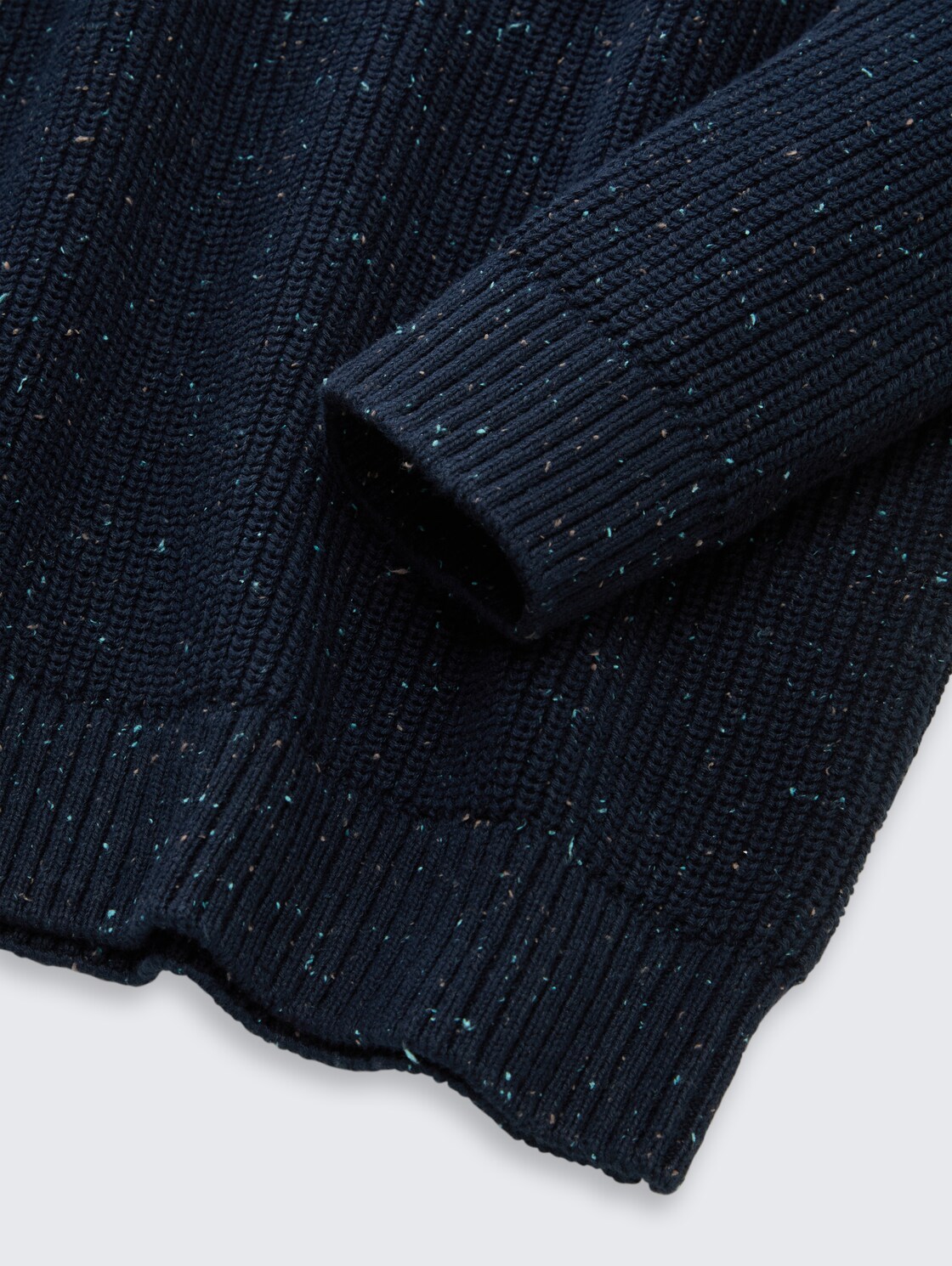 Strickpullover aus Noppengarn - sky captain blue - Detail-Model-Ansicht