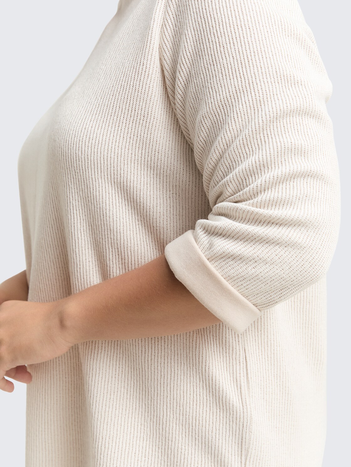 Plus Size - Sweatshirt mit Stehkragen - sand stone beige melange - Detail-Model-Ansicht