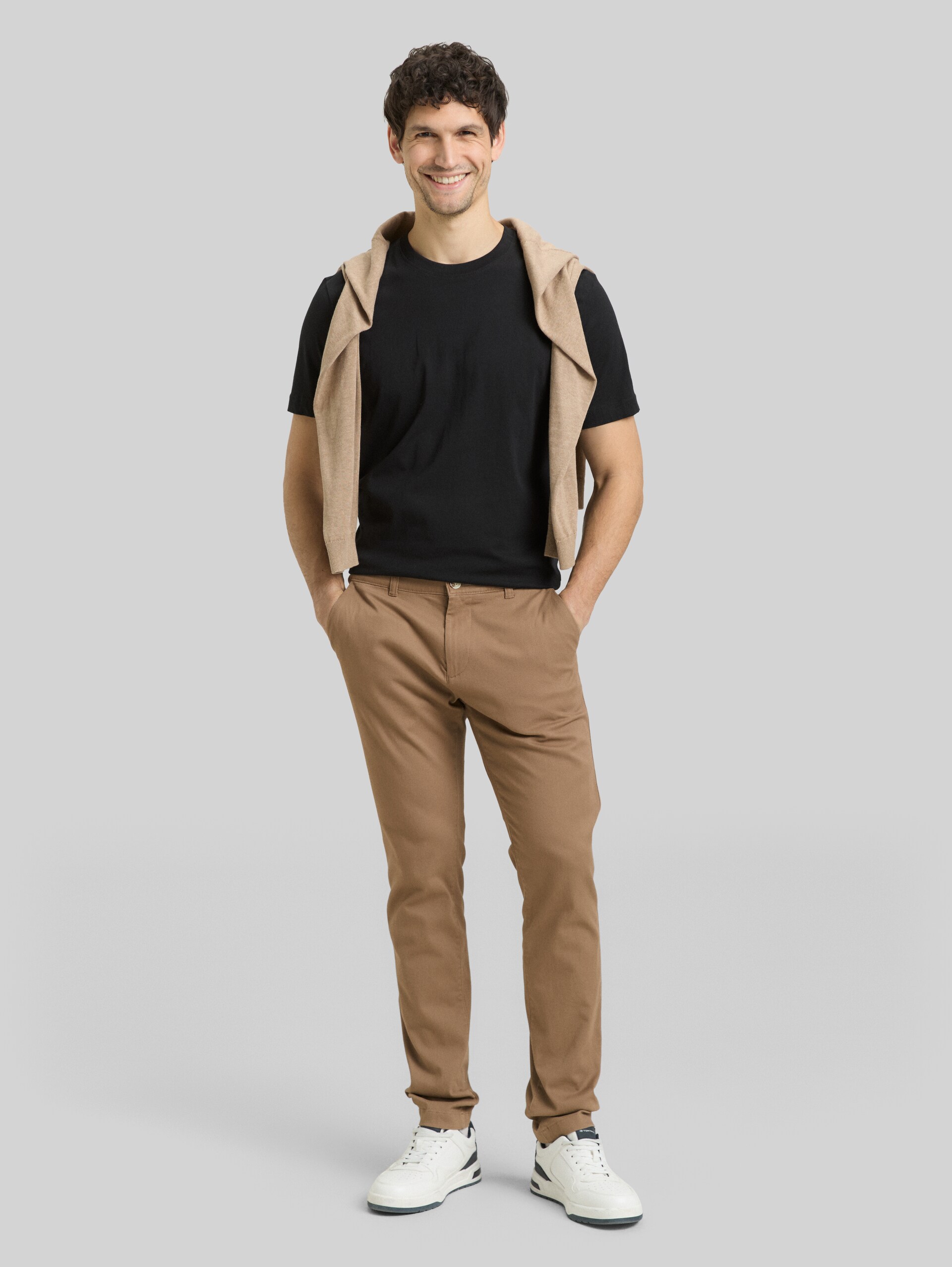 TTTRAVIS SLIM chino trousers - Caribou Beige - Model front view