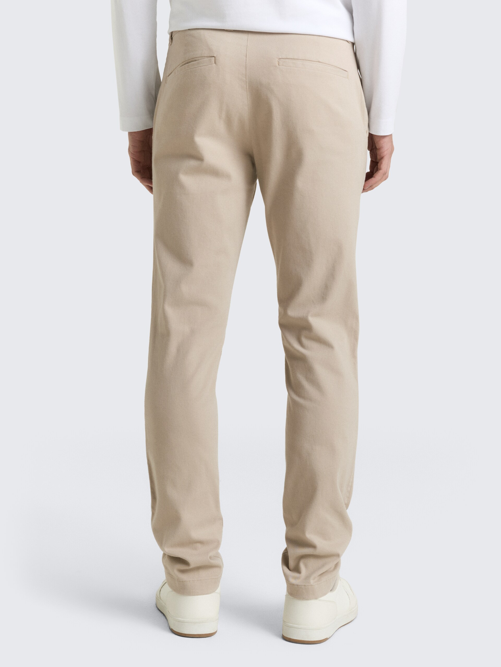 TTTRAVIS SLIM Chino Hose - Cashew Beige - Auschnitt Model-Rückansicht