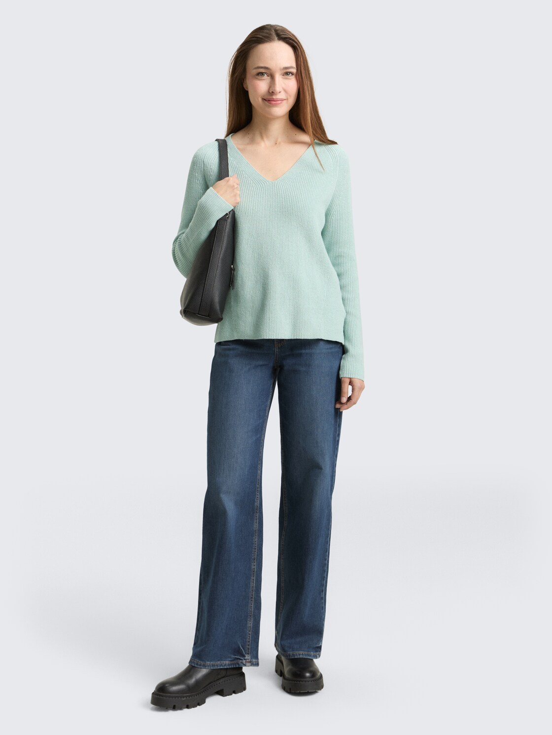 Strickpullover mit V-Ausschnitt - blue haze - Model-Vorderansicht