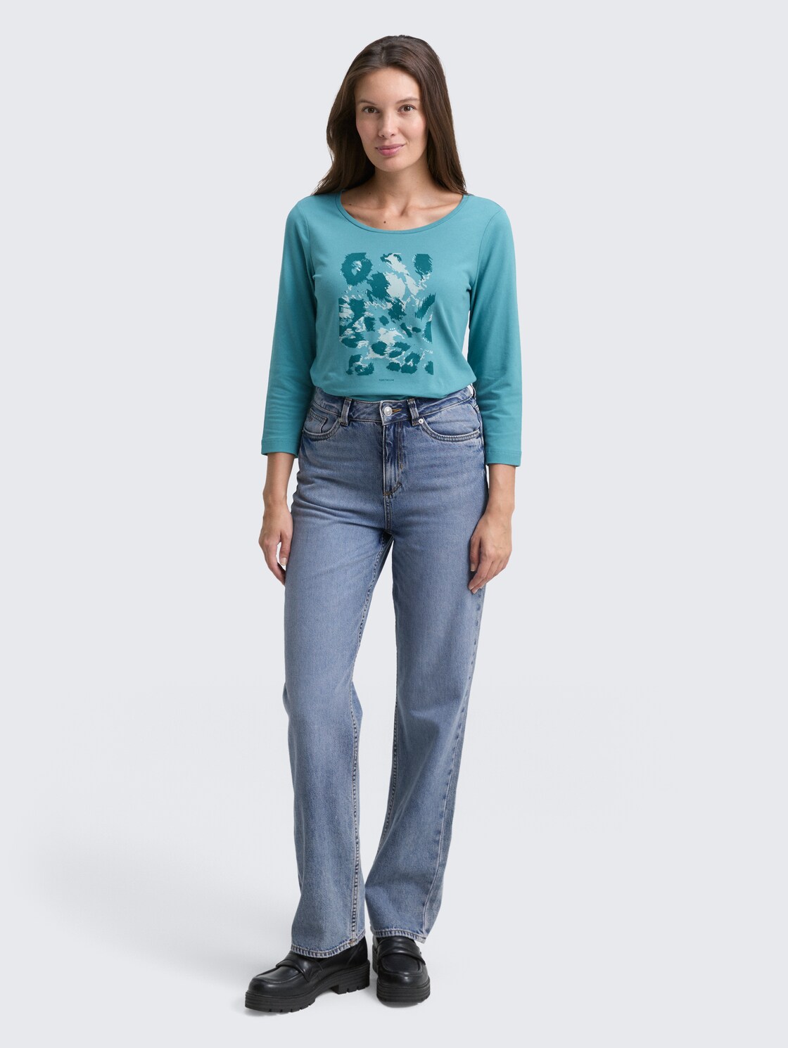 Langarmshirt mit Print - tropical teal - Model-Vorderansicht