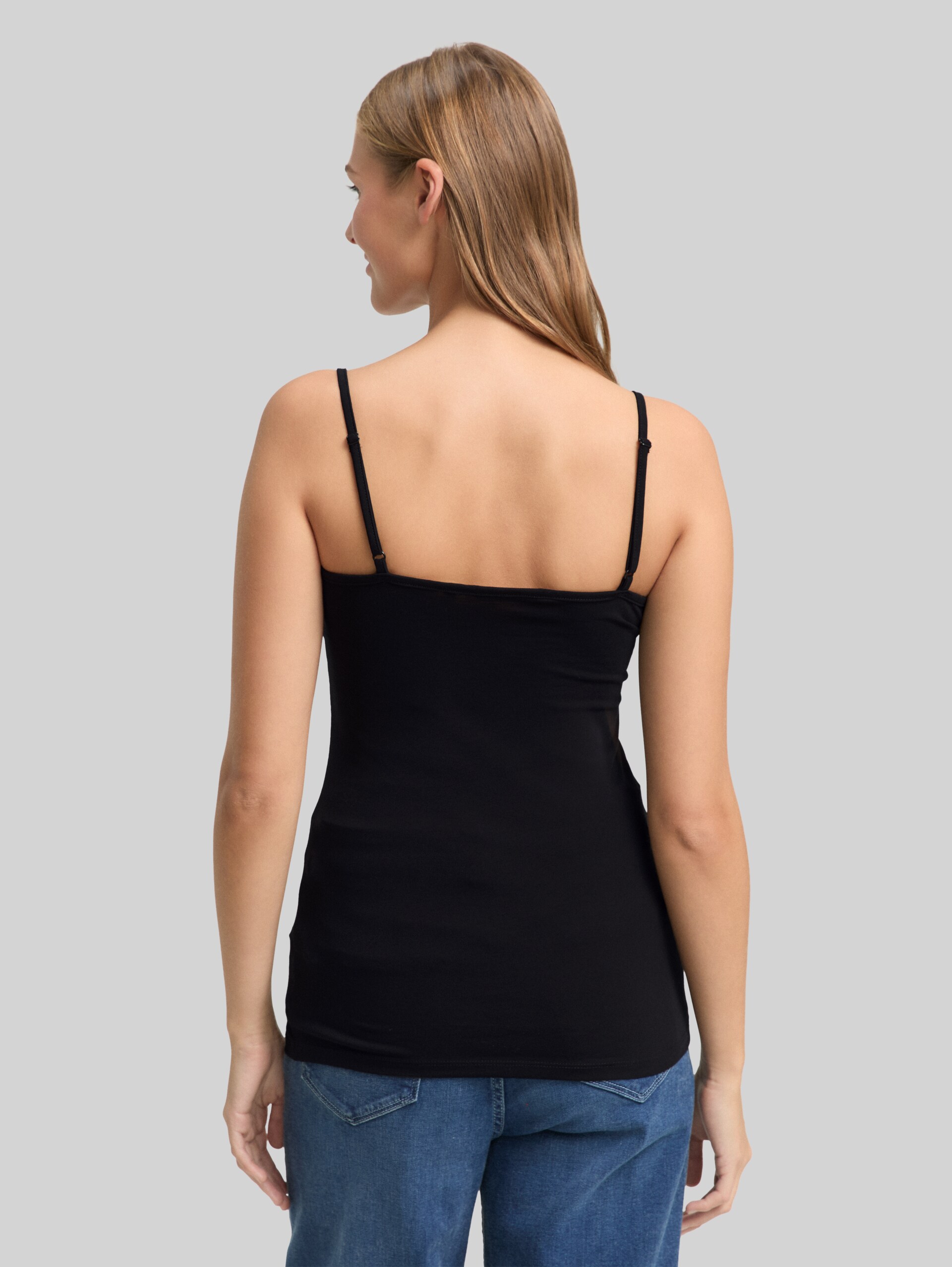Slim Fit Trägertop - deep black - Auschnitt Model-Rückansicht