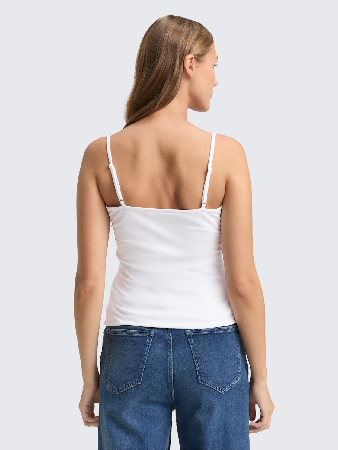 Slim Fit Trägertop - White - Auschnitt Model-Rückansicht