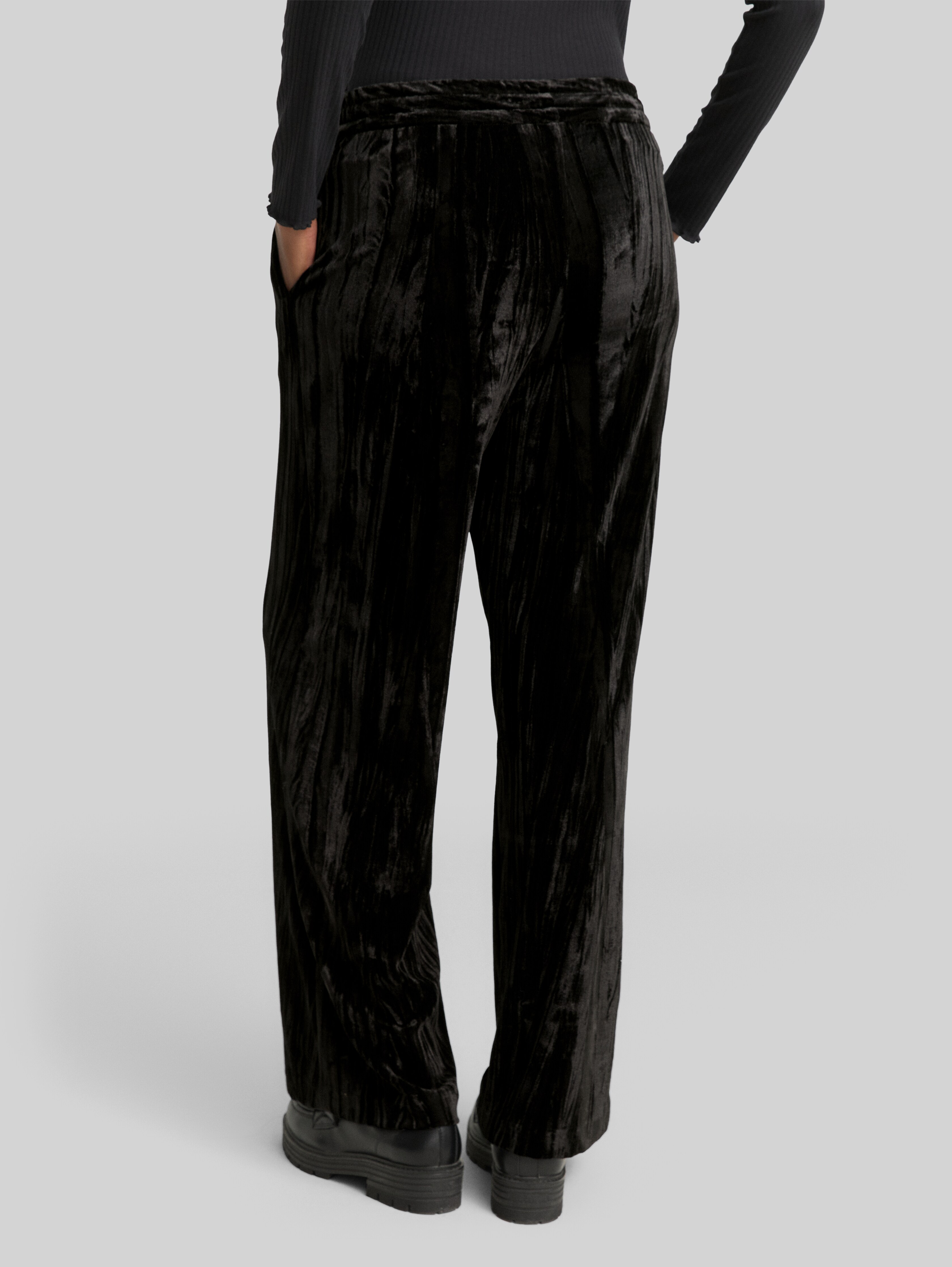 Wide-leg velvet pants in black by Tom Tailor