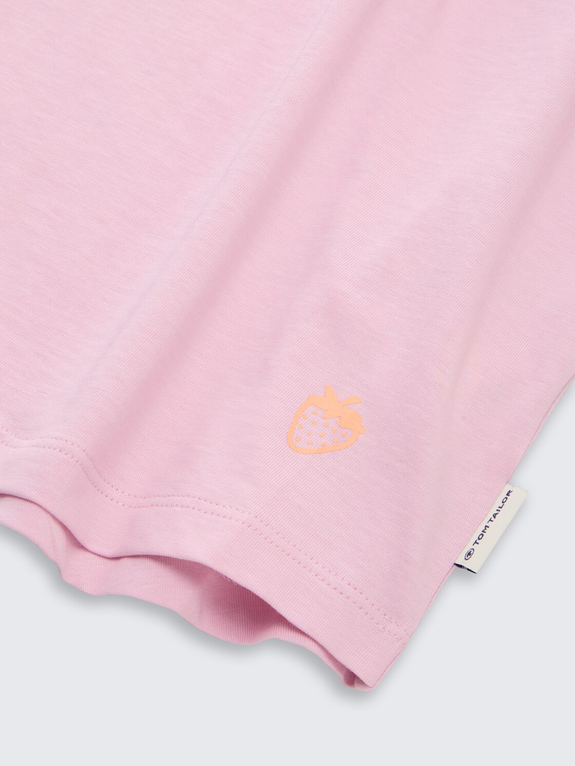 T-Shirt mit V-Ausschnitt - cold pink - Detail-Model-Ansicht