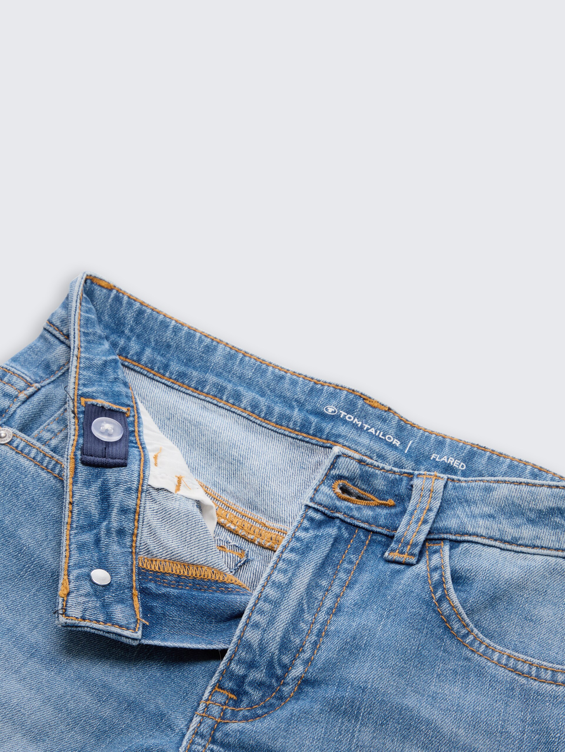 Flared Jeans mit Stretch - mid stone bright blue denim - Detail-Model-Ansicht