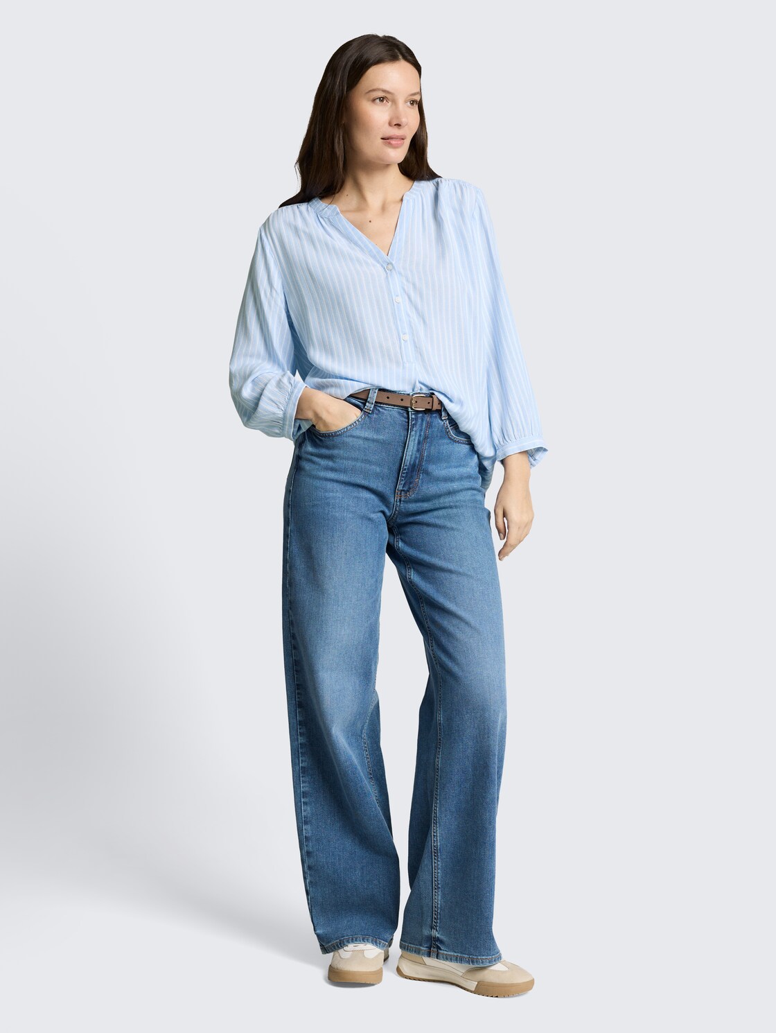 Bluse mit Streifenmuster - blue white stripe - Model-Vorderansicht