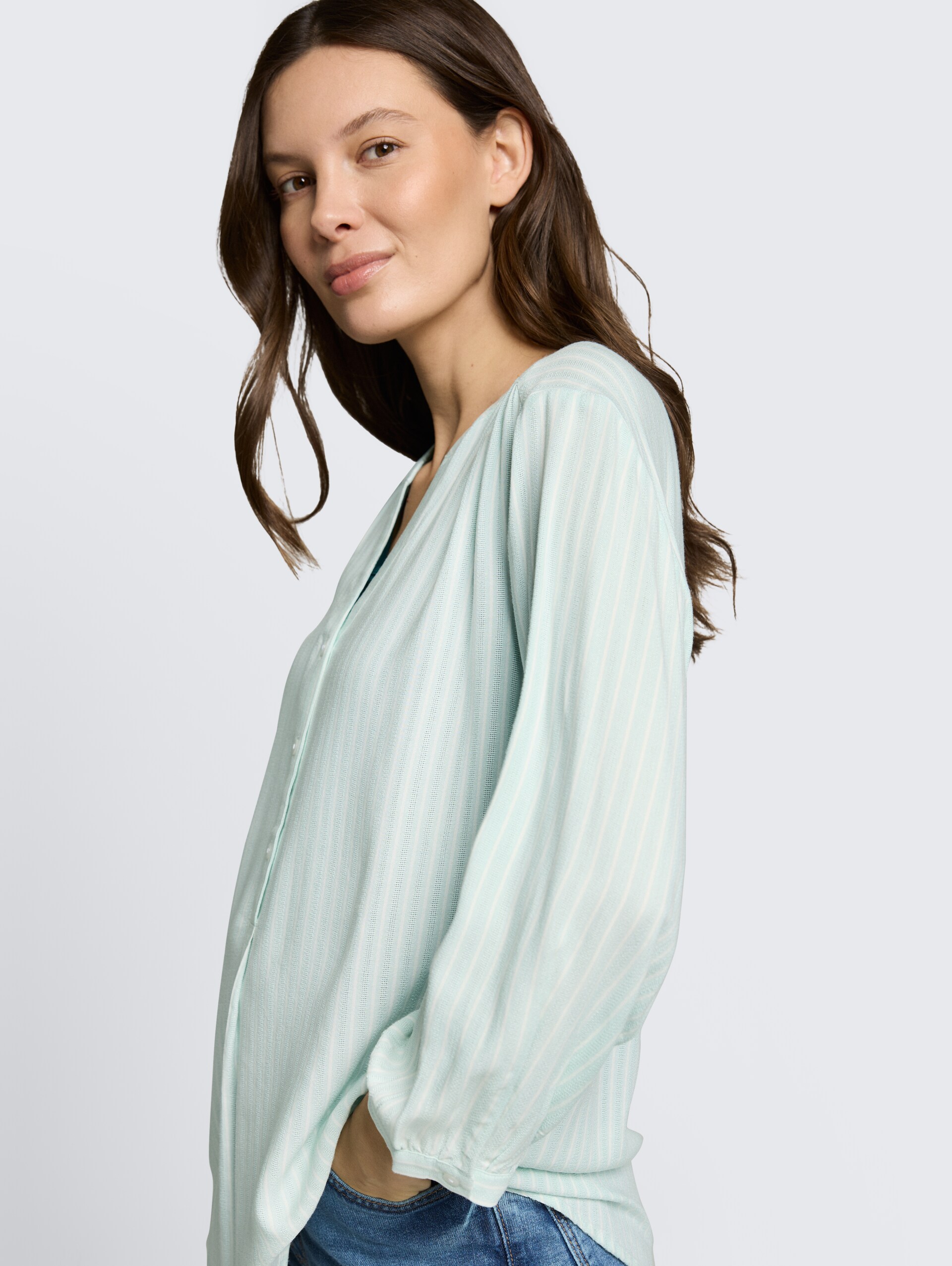Bluse mit Streifenmuster - blue haze white stripe - Detail-Model-Ansicht