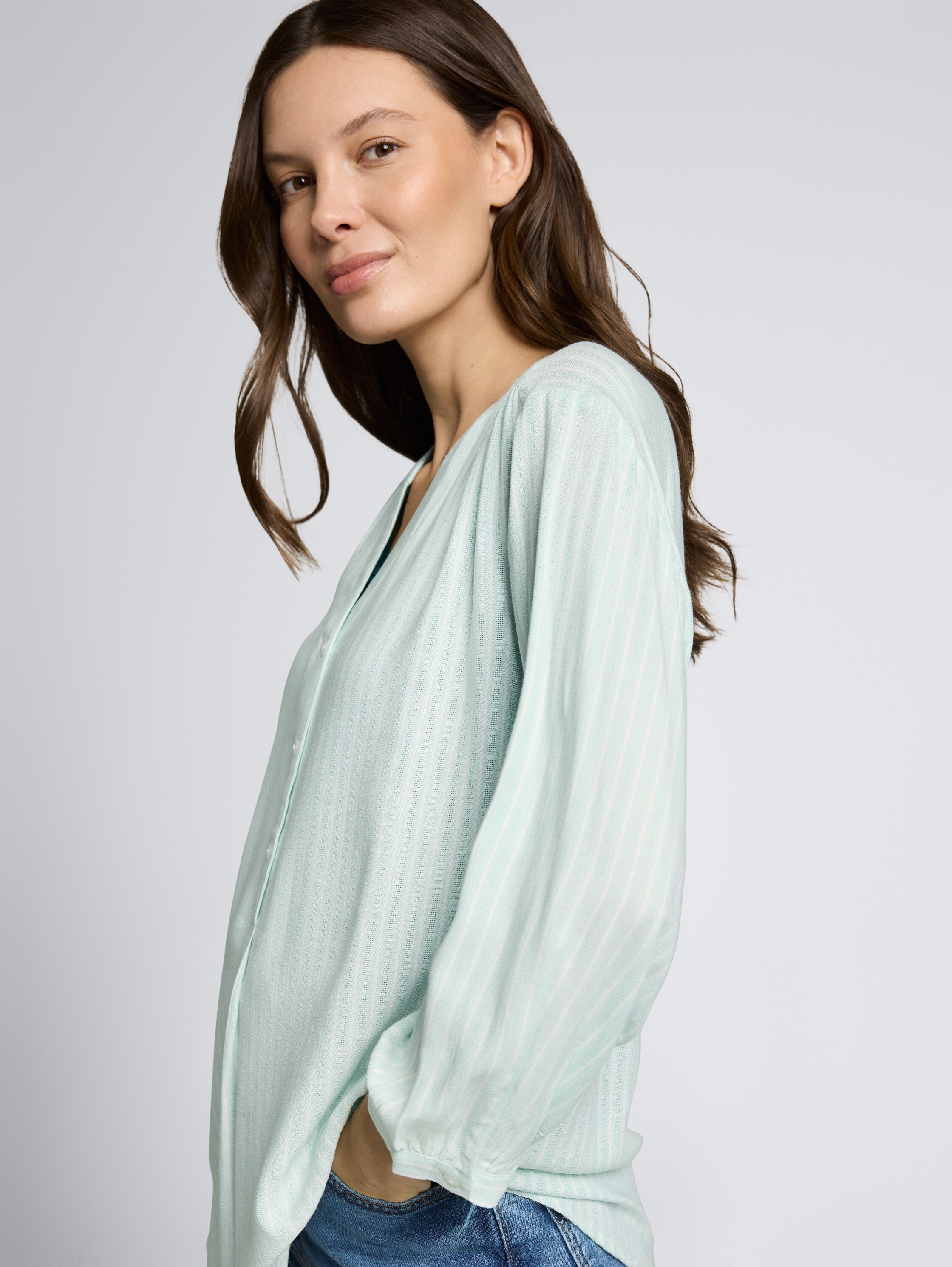 Bluse mit Streifenmuster - blue haze white stripe - Detail-Model-Ansicht