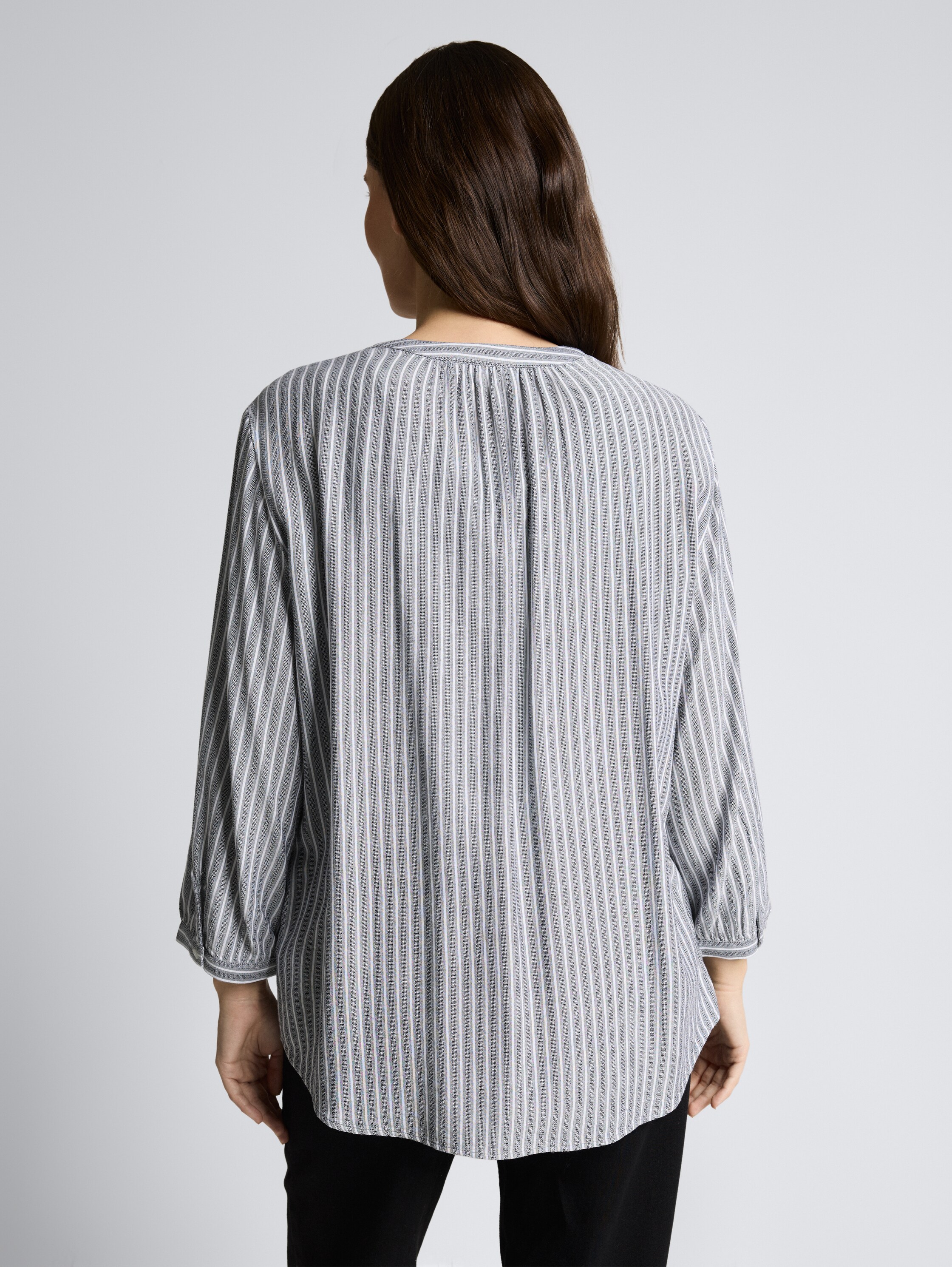 Bluse mit Streifenmuster - navy white stripe - Auschnitt Model-Rückansicht