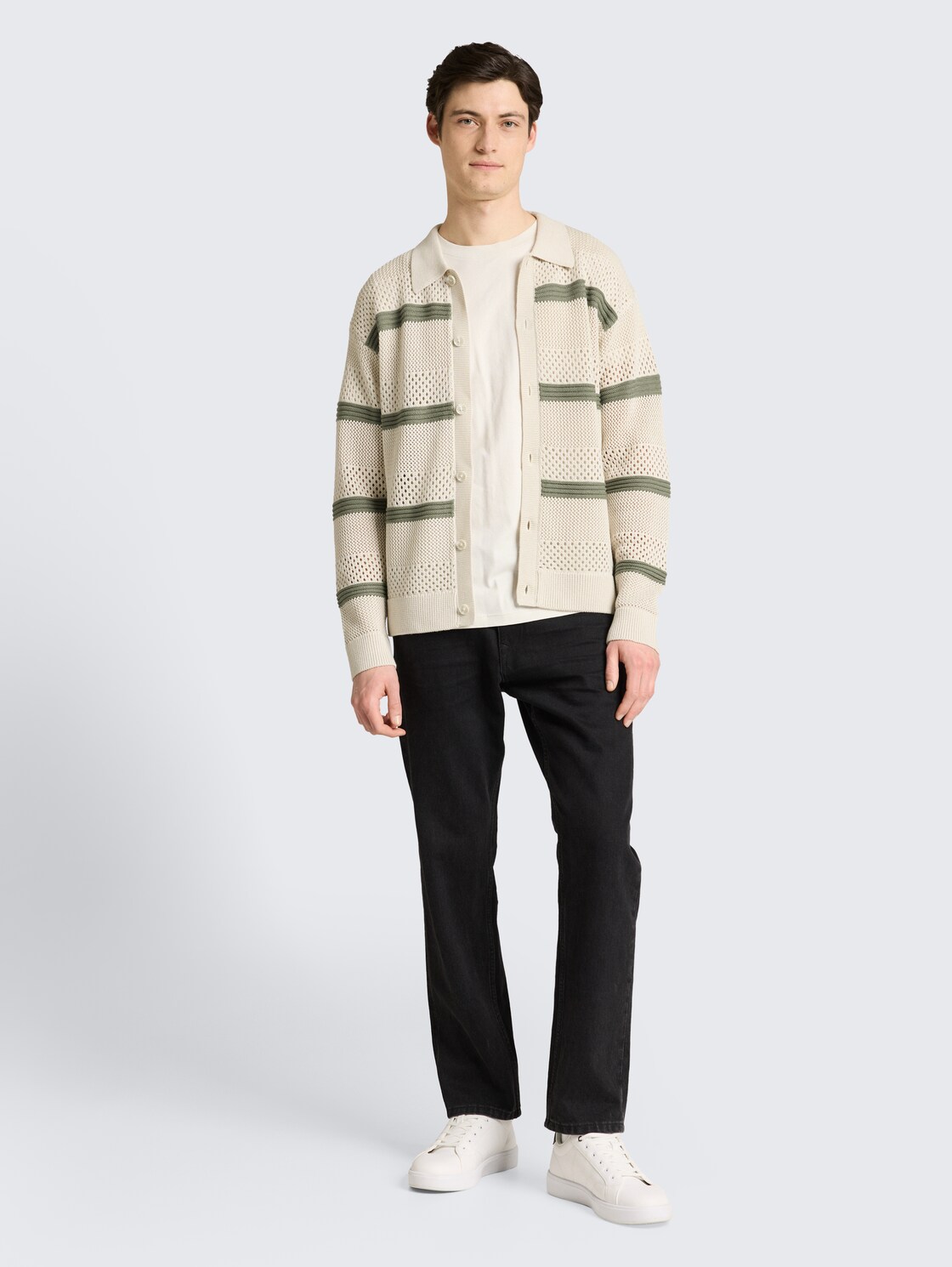 Relaxed Fit Strickjacke mit Lochmuster - sea spray white color block - Model-Vorderansicht