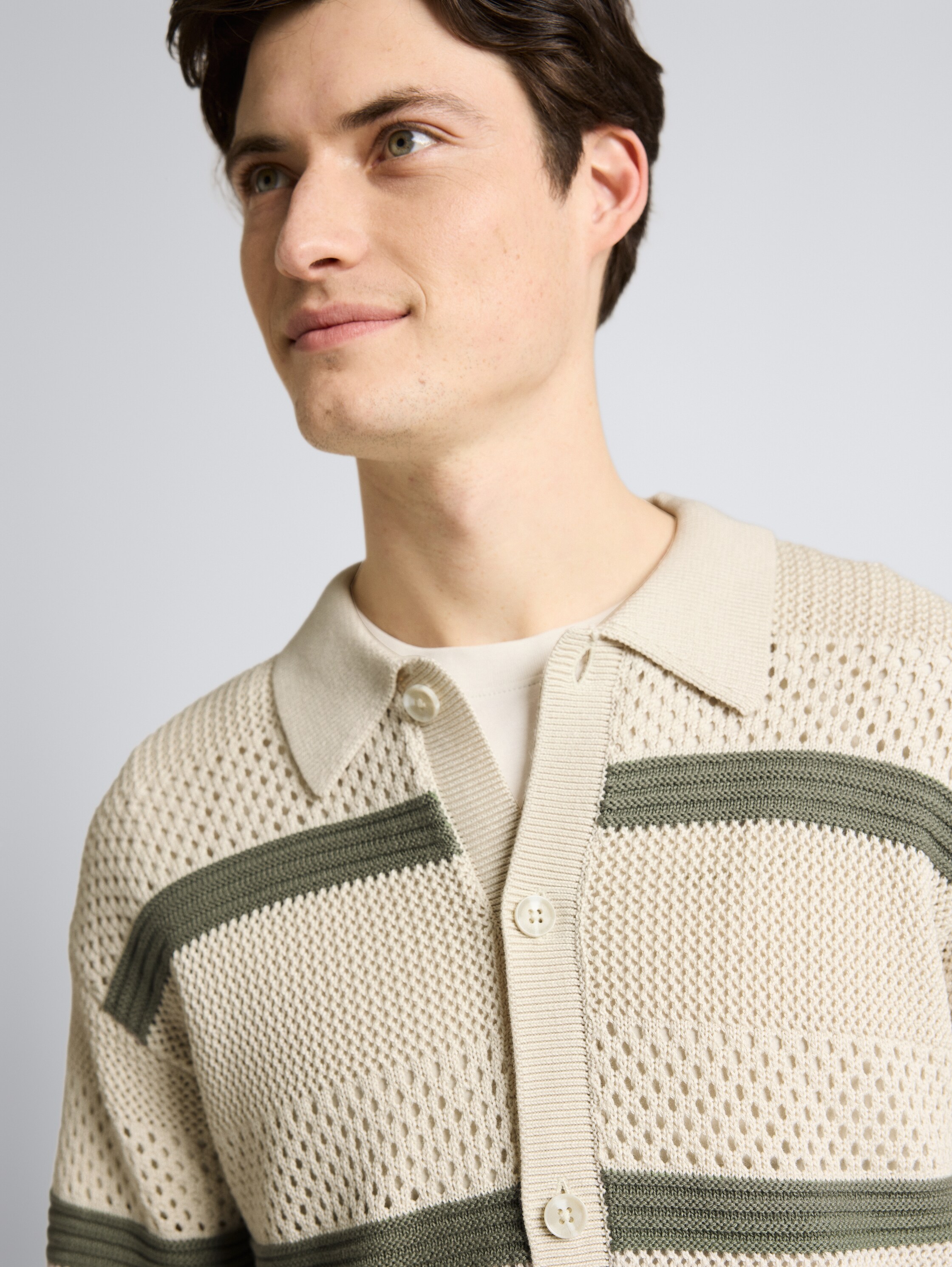 Relaxed fit vest met gaatjespatroon - sea spray white color block - Detailaanzicht model