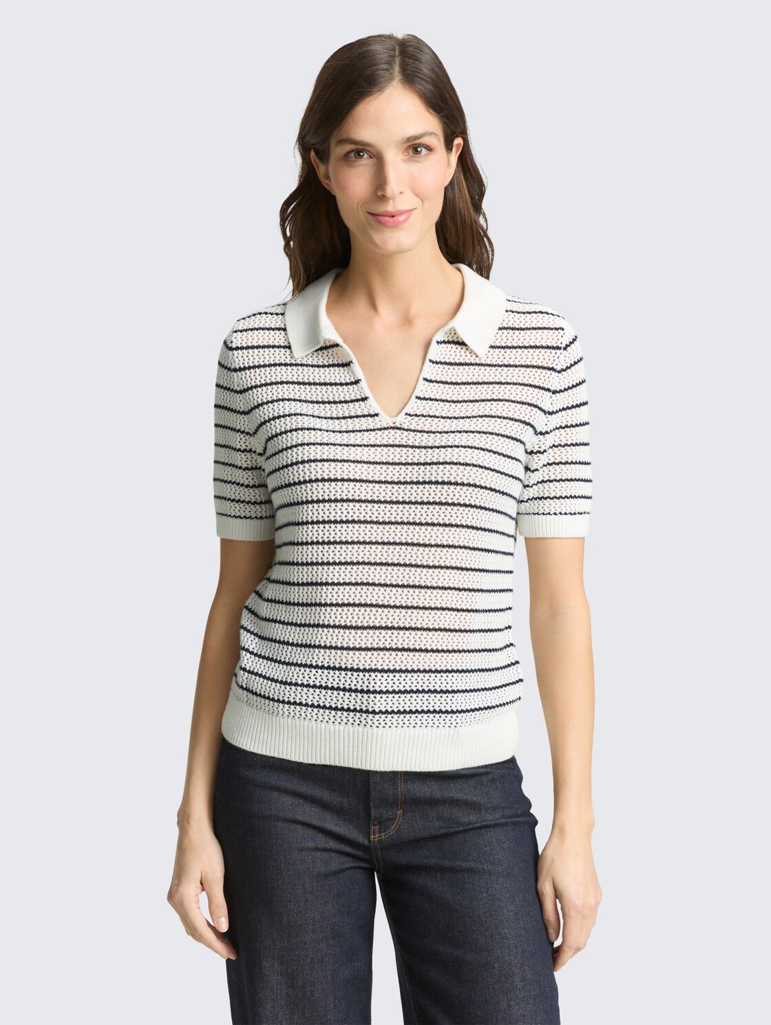 Strickpullover mit Polokragen - white navy structure stripe - Ausschnitt Model-Vorderansicht