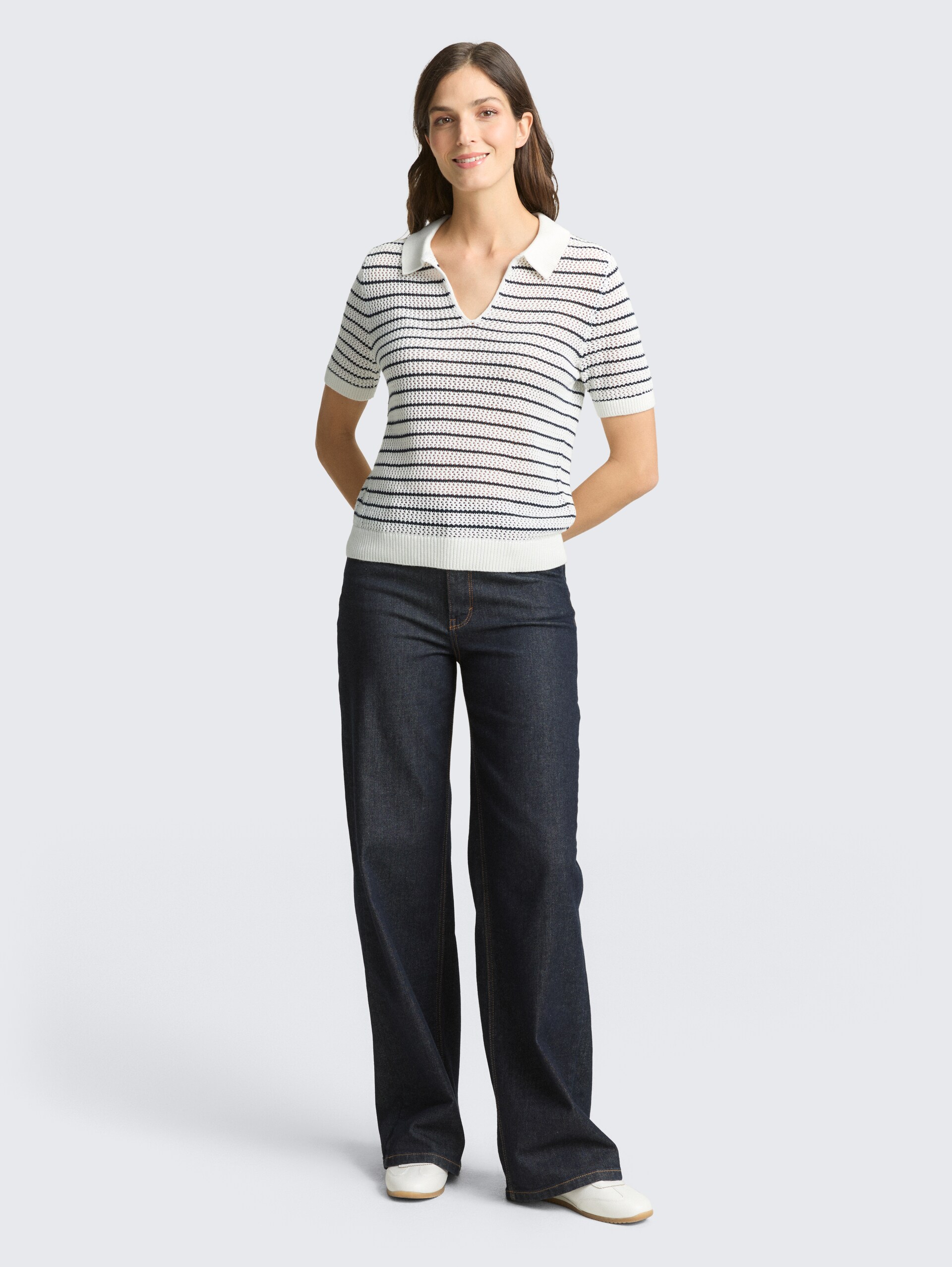 Strickpullover mit Polokragen - white navy structure stripe - Model-Vorderansicht