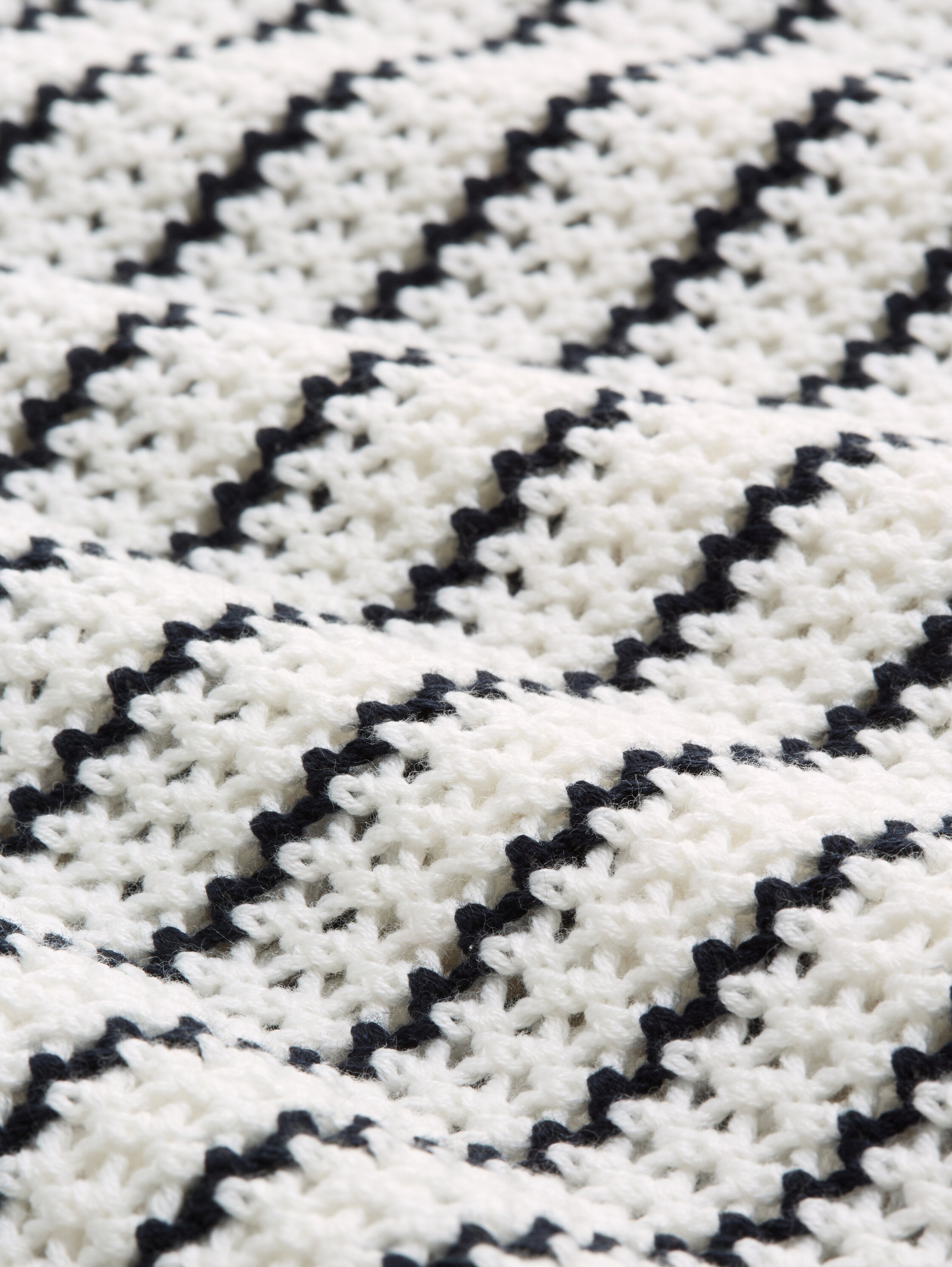 Pull en maille à col polo - white navy structure stripe - Vue de la matière