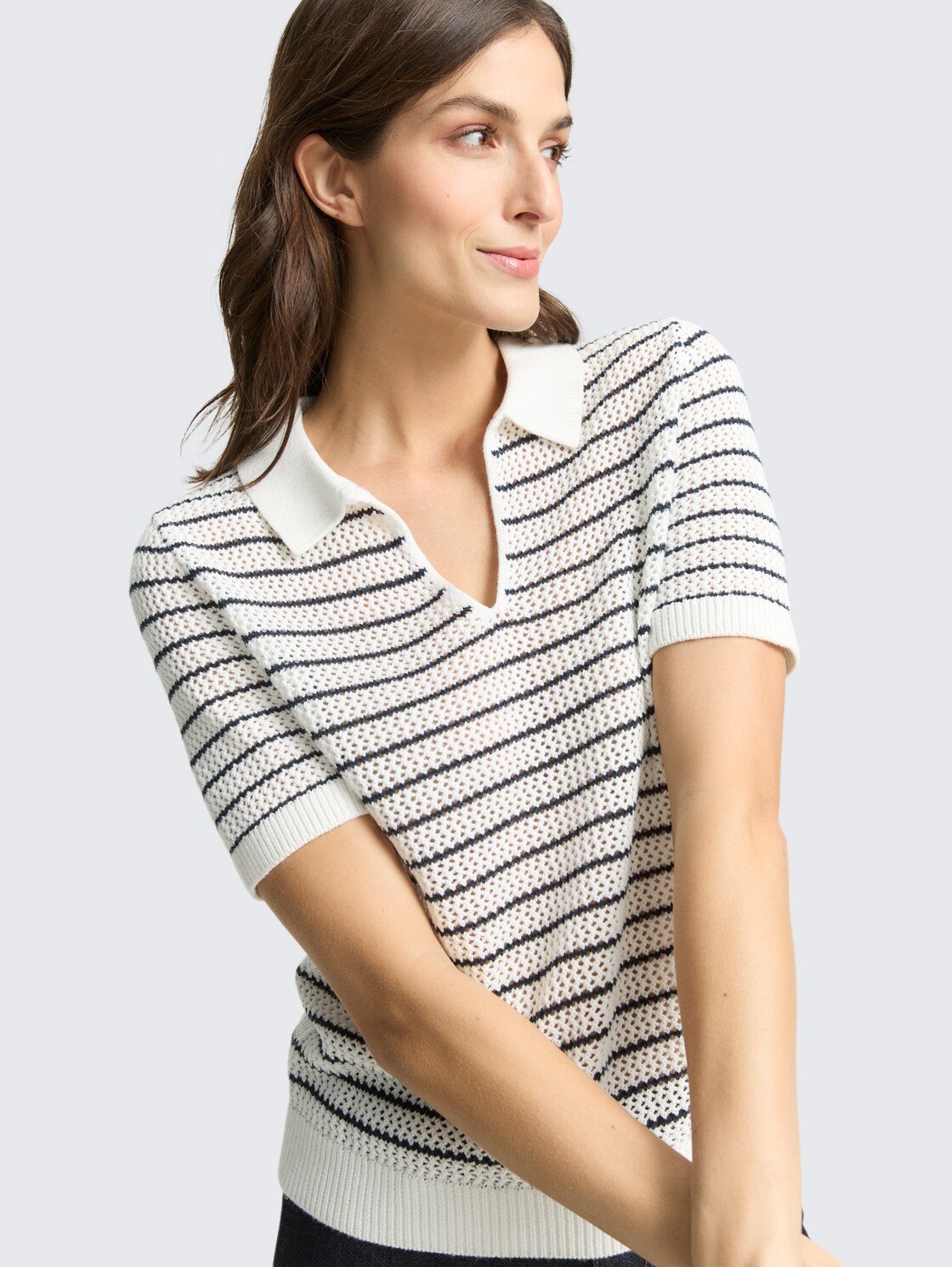 Strickpullover mit Polokragen - white navy structure stripe - Detail-Model-Ansicht