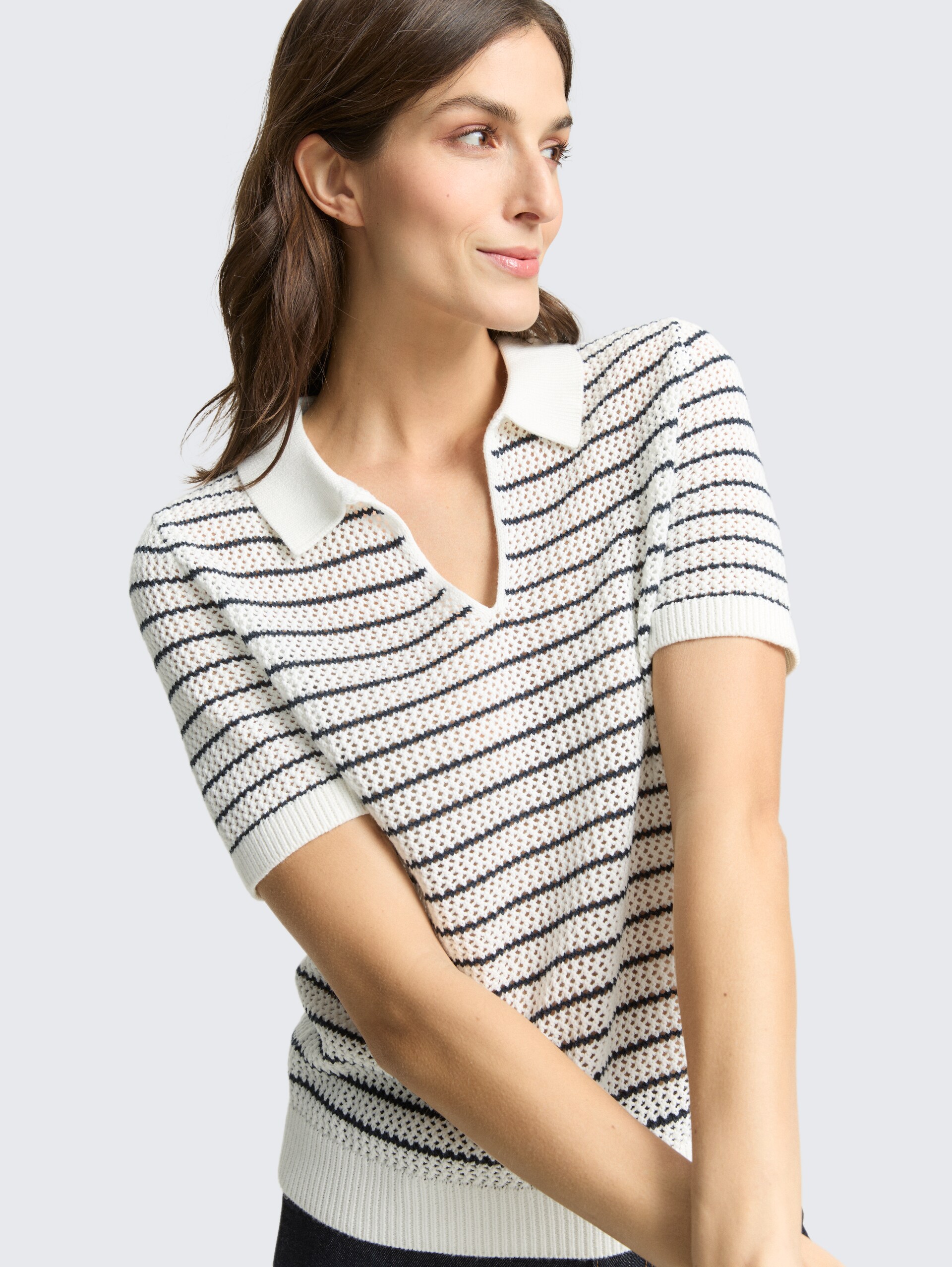Strickpullover mit Polokragen - white navy structure stripe - Detail-Model-Ansicht