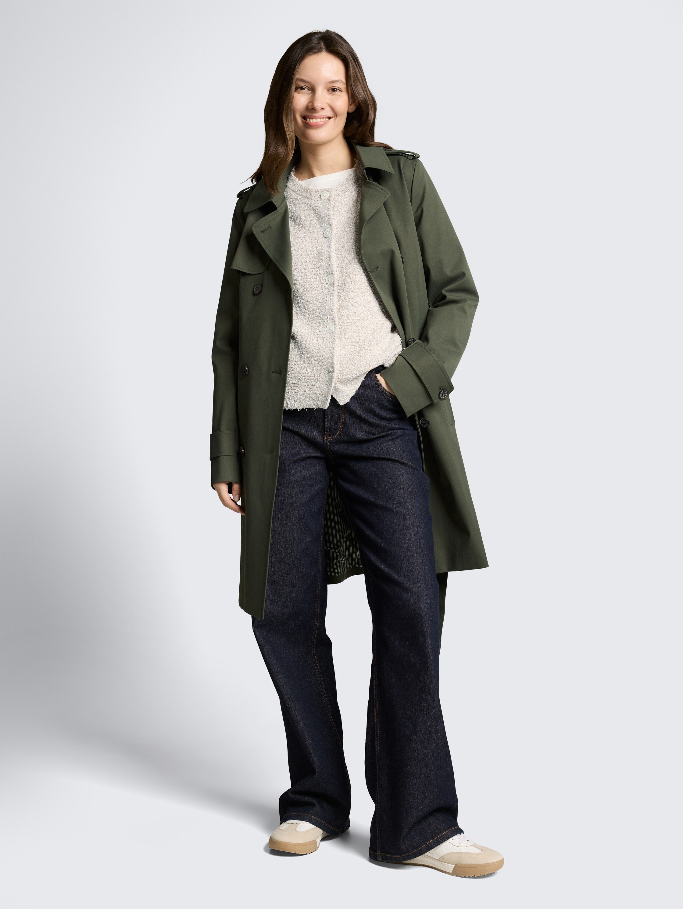 Loose fit cardigan with 3/4 sleeves - white beige structure - Model front view