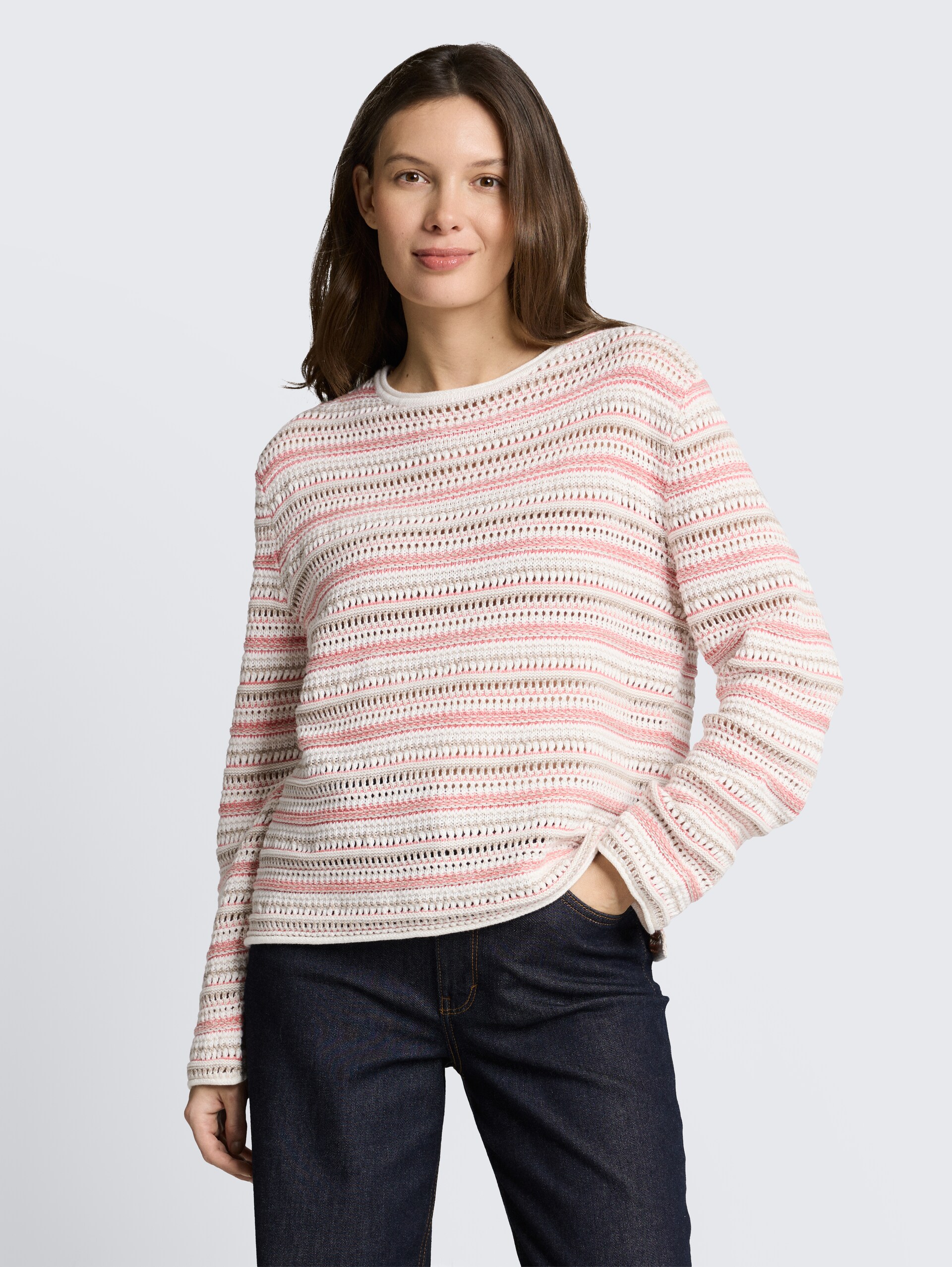 Loose Fit Strickpullover mit Streifenmuster - pink beige stripe - Ausschnitt Model-Vorderansicht