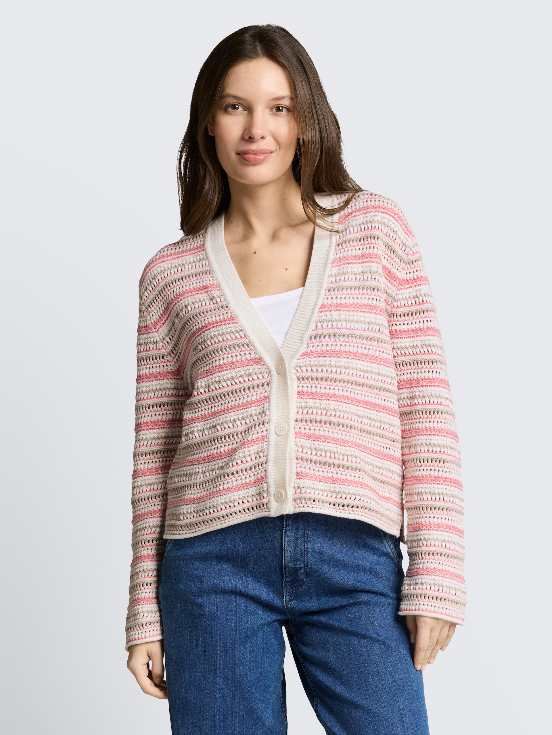 Loose Fit Cardigan mit Streifenmuster - pink beige stripe - Ausschnitt Model-Vorderansicht