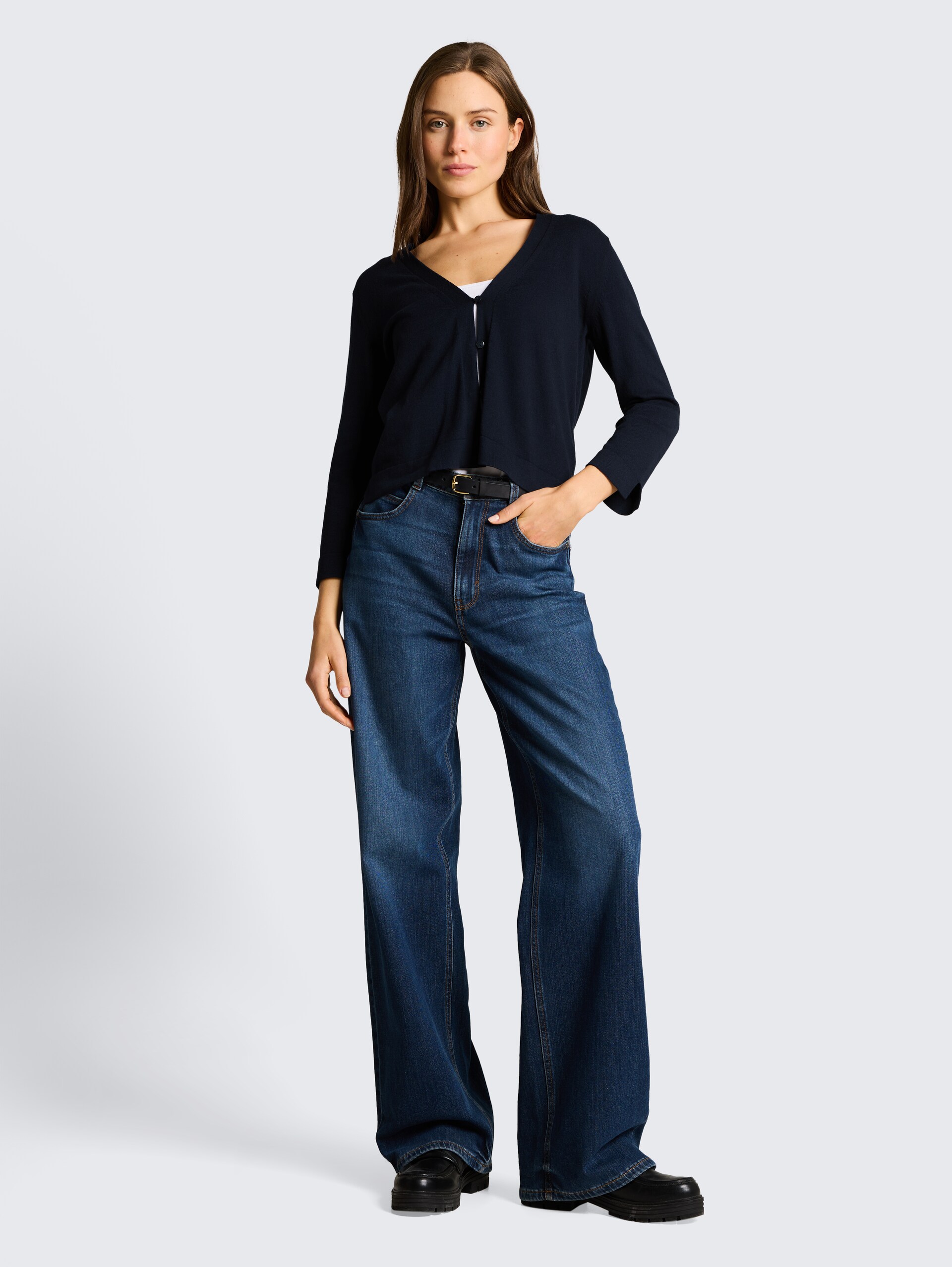 Cardigan aus Baumwolle - sky captain blue - Model-Vorderansicht