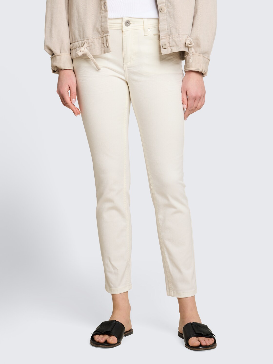 TTLENE SLIM CROPPED Jeans - White - Ausschnitt Model-Vorderansicht