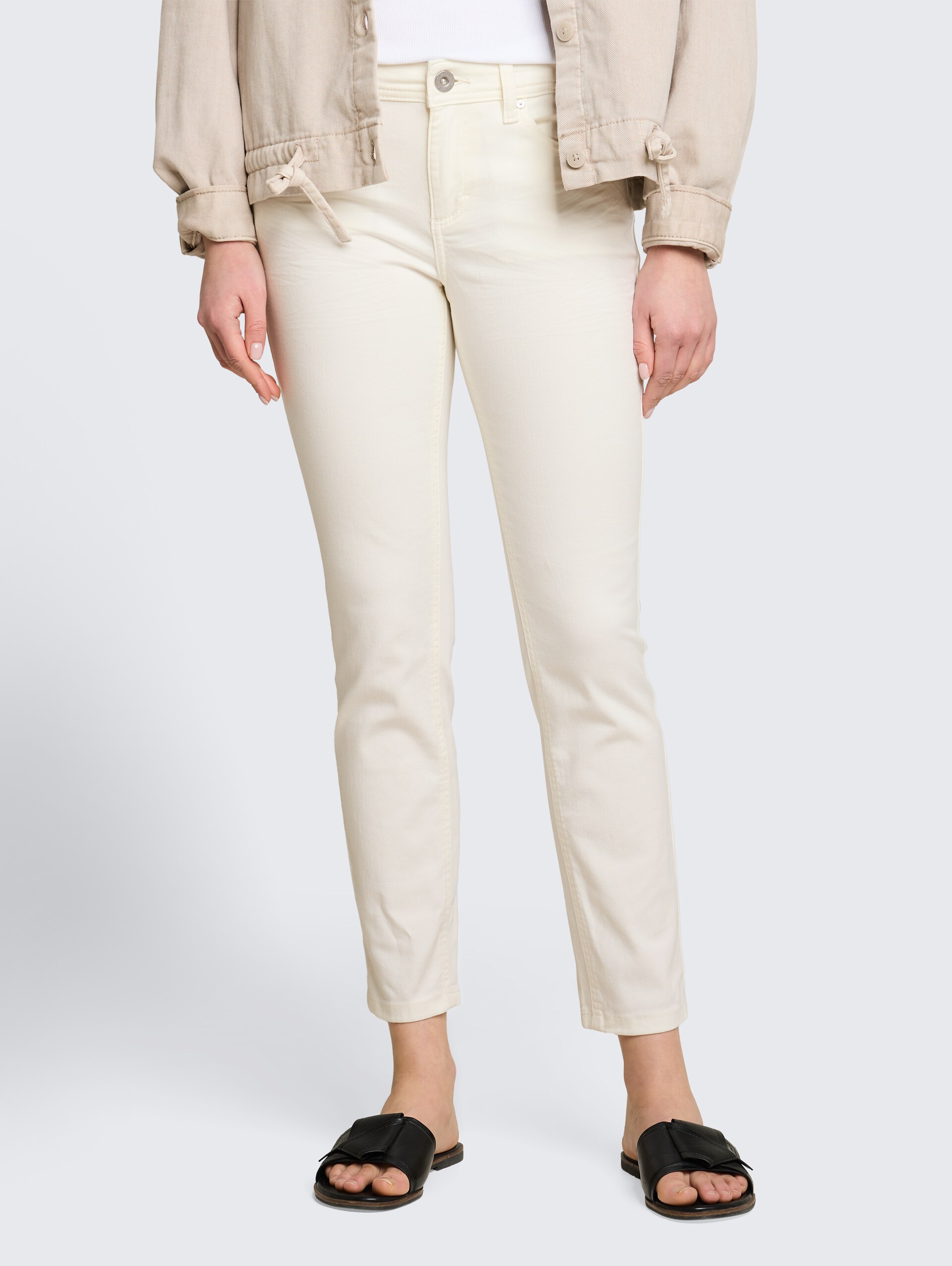 TTLENE SLIM CROPPED Jeans - White - Ausschnitt Model-Vorderansicht