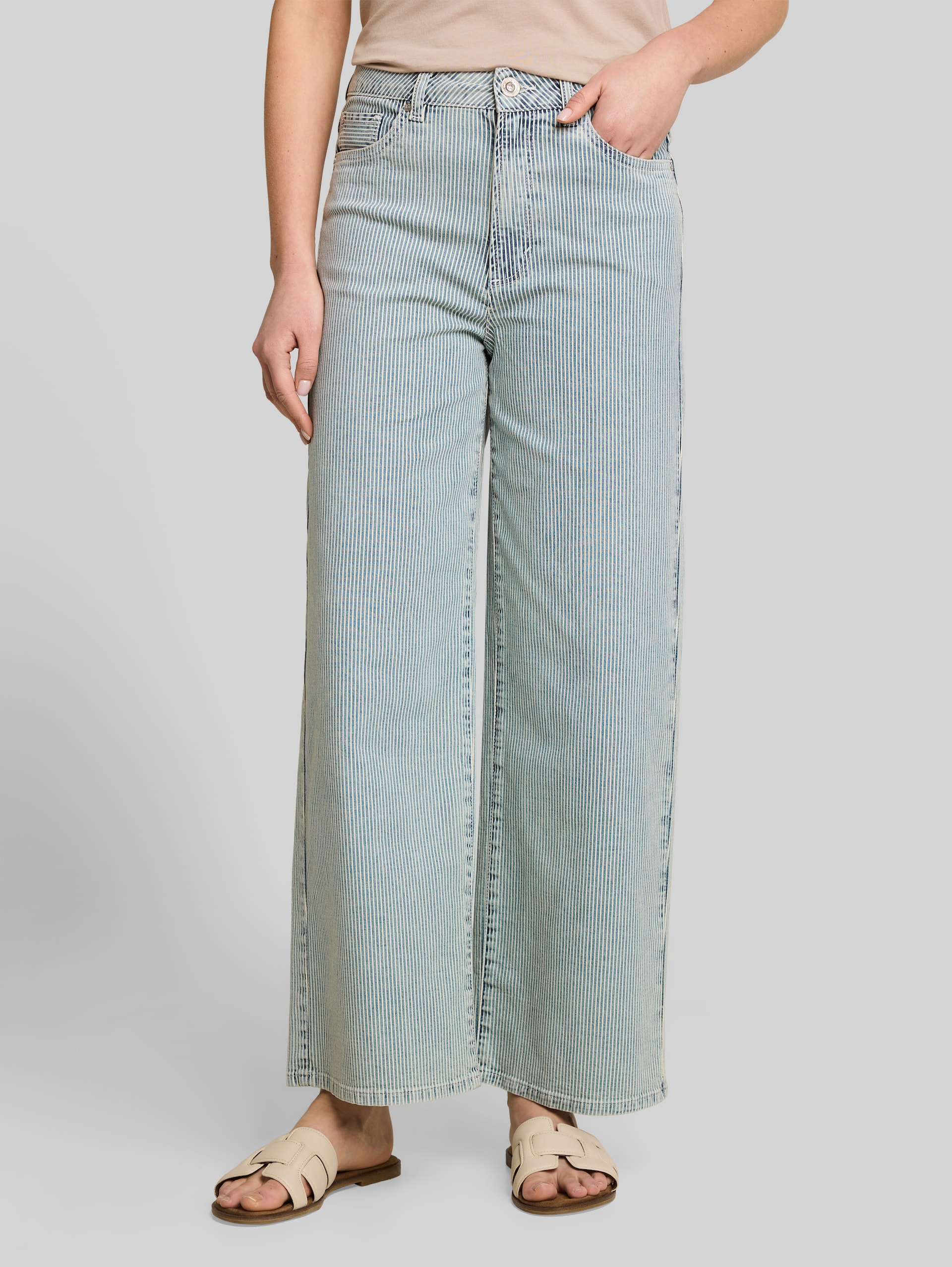 TTNELMA CULOTTE jeans with striped pattern - denim offwhite stripe - Neckline model front view