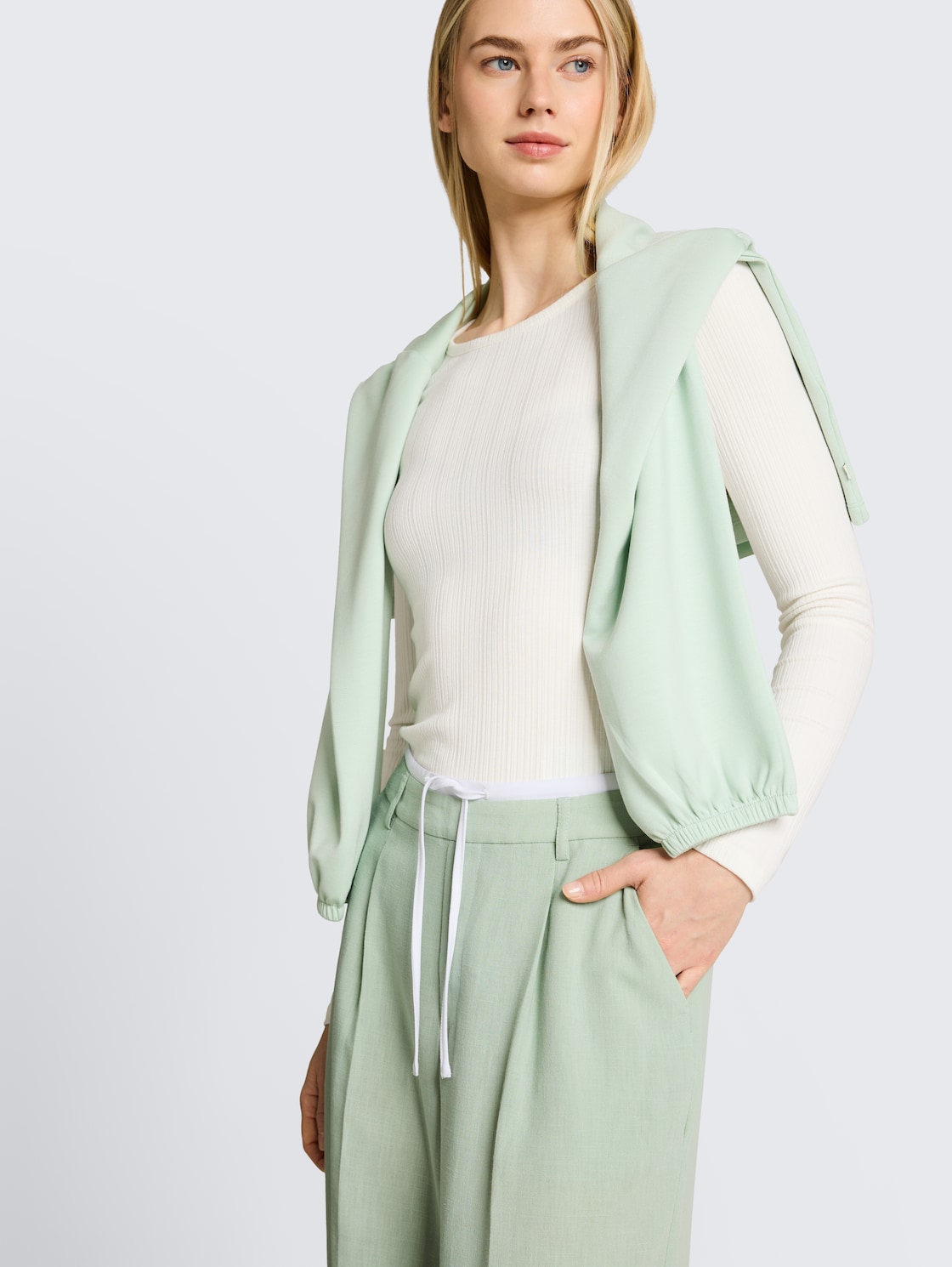 Wide Leg Hose im 2-in-1-Look - light matcha green - Detail-Model-Ansicht