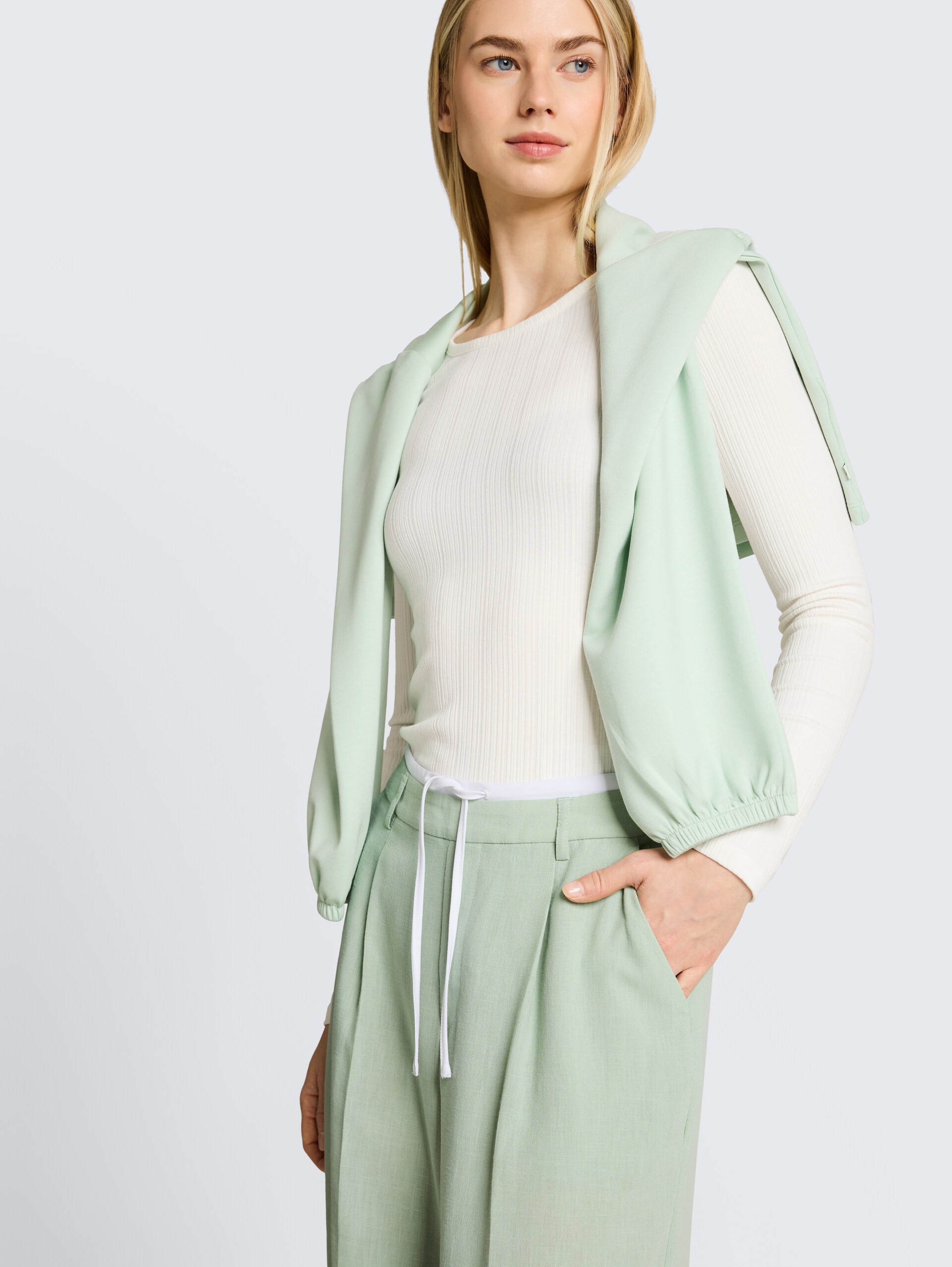 Wide Leg Hose im 2-in-1-Look - light matcha green - Detail-Model-Ansicht