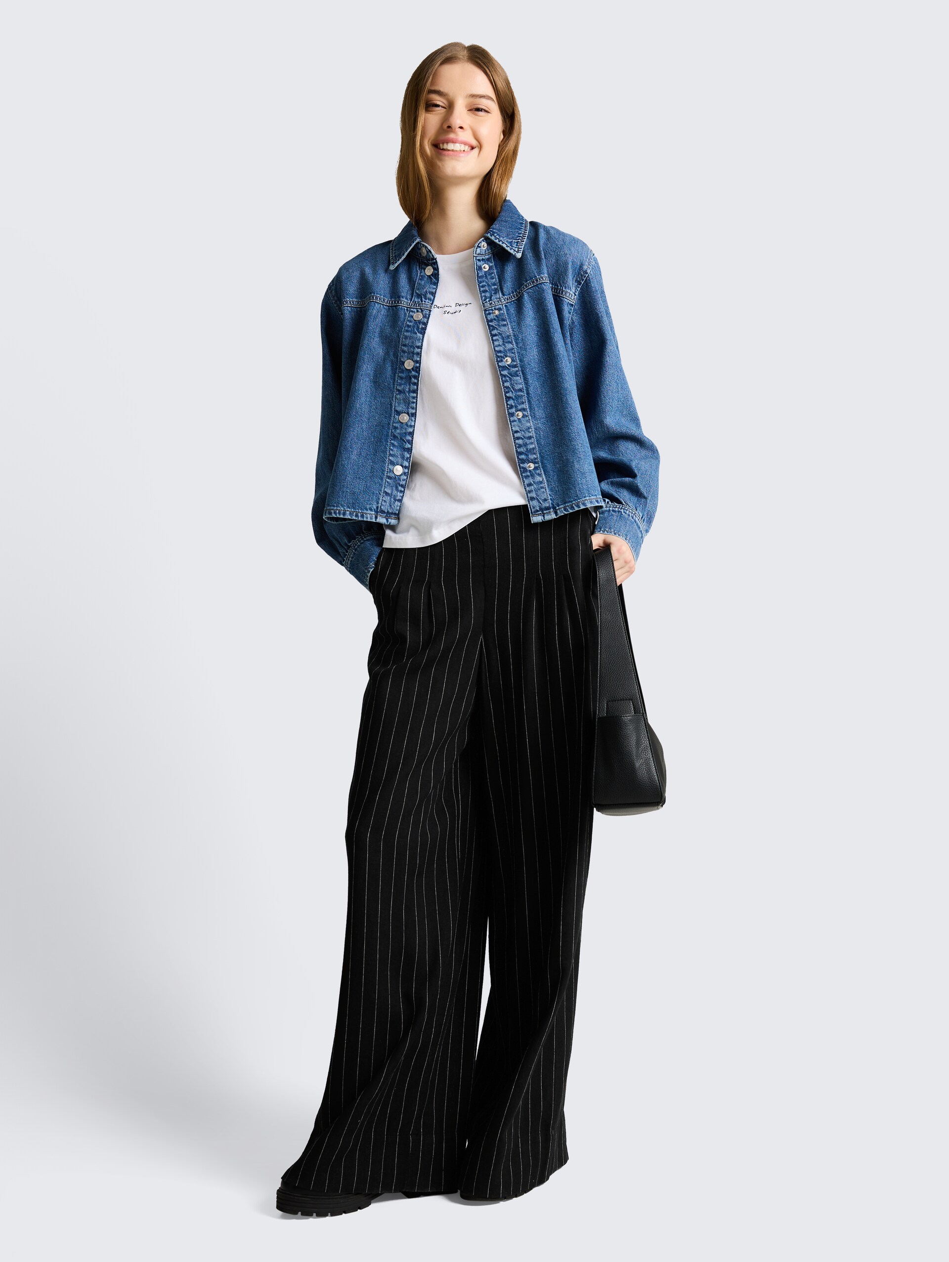 Wide leg broek met linnen - black beige vertical stripe - Model vooraanzicht