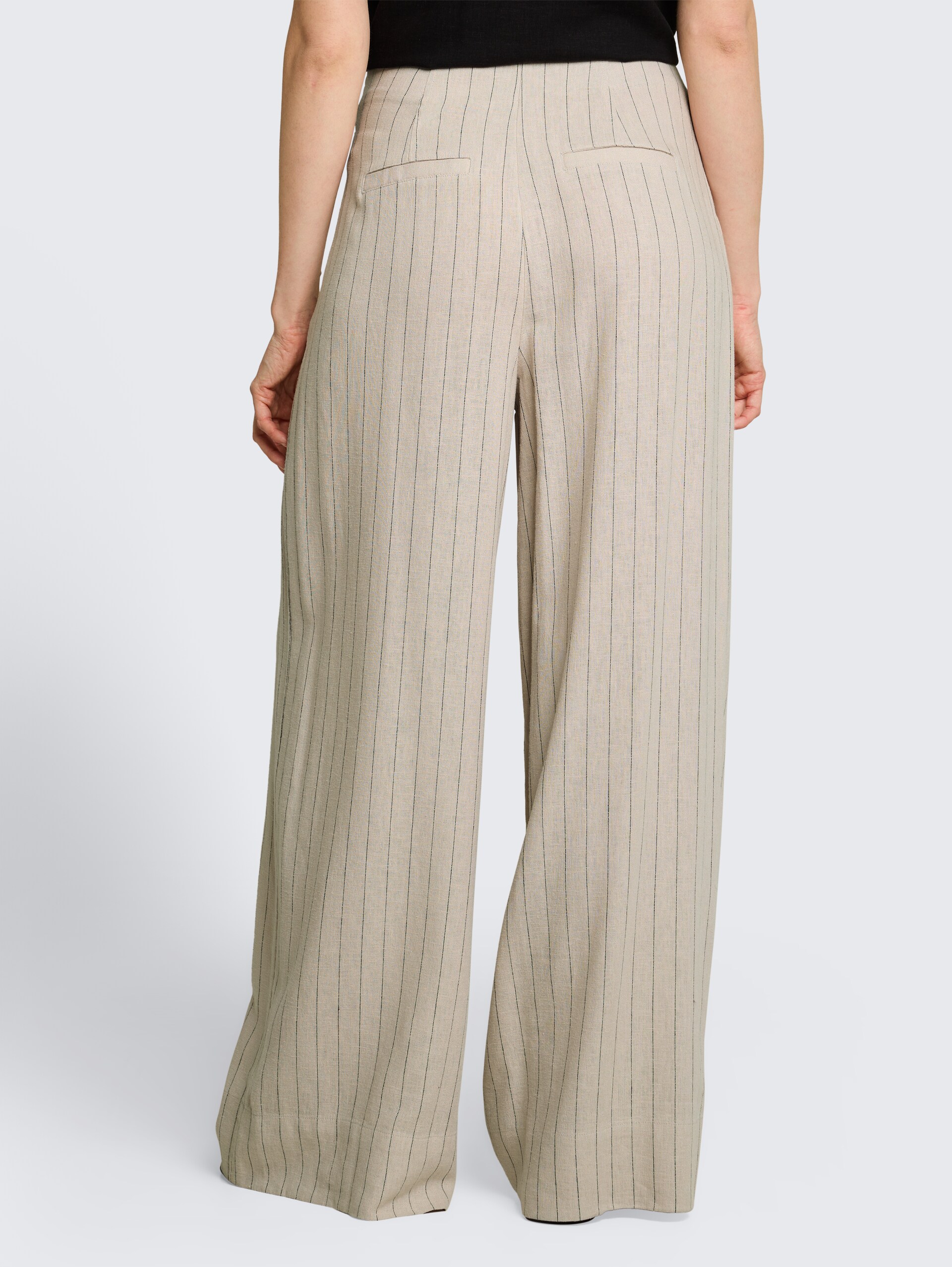 Wide leg broek met linnen - beige black vertical stripe - Neklijn model-achteraanzicht