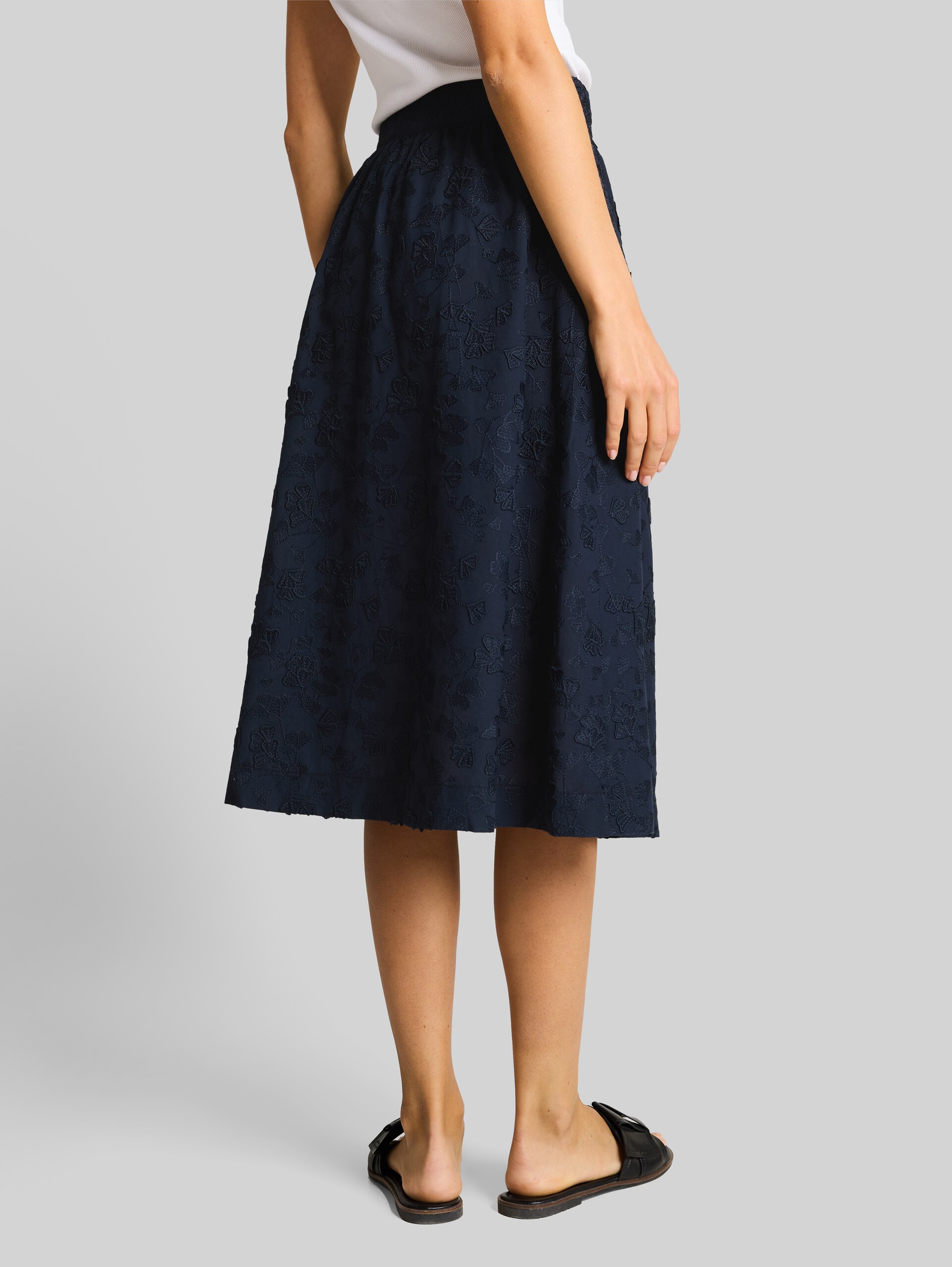 High-waisted midi skirt with embroidery - sky captain blue - Neckline model-back view