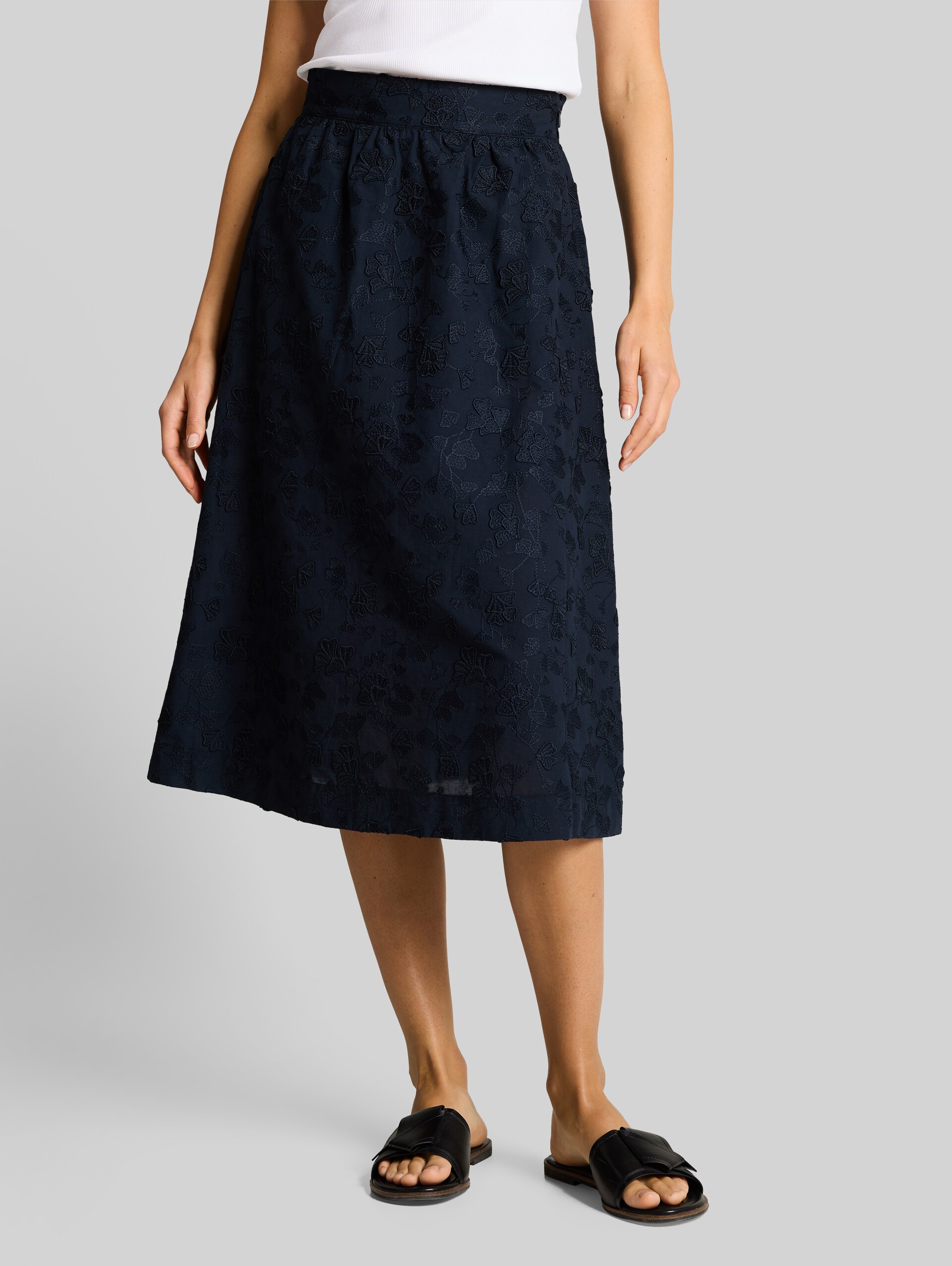 High-waisted midi skirt with embroidery - sky captain blue - Neckline model front view